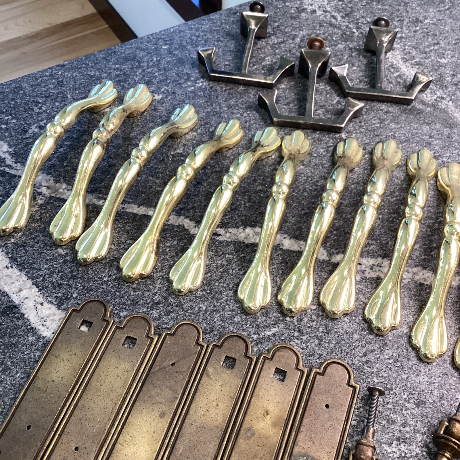Vintage Reclaimed Hardware Drawer Pulls Handles Misc Mixed Lot 32 Pieces
