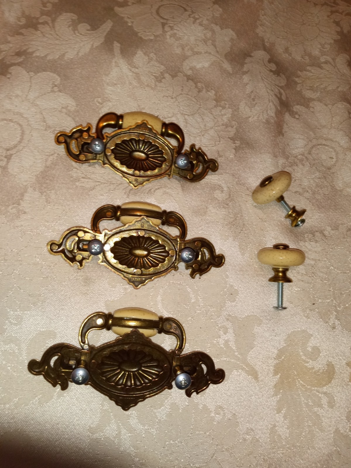 Vintage Ceramic & Brass Dresser Drawer Furniture 2 Knobs & 3 Pull Handle