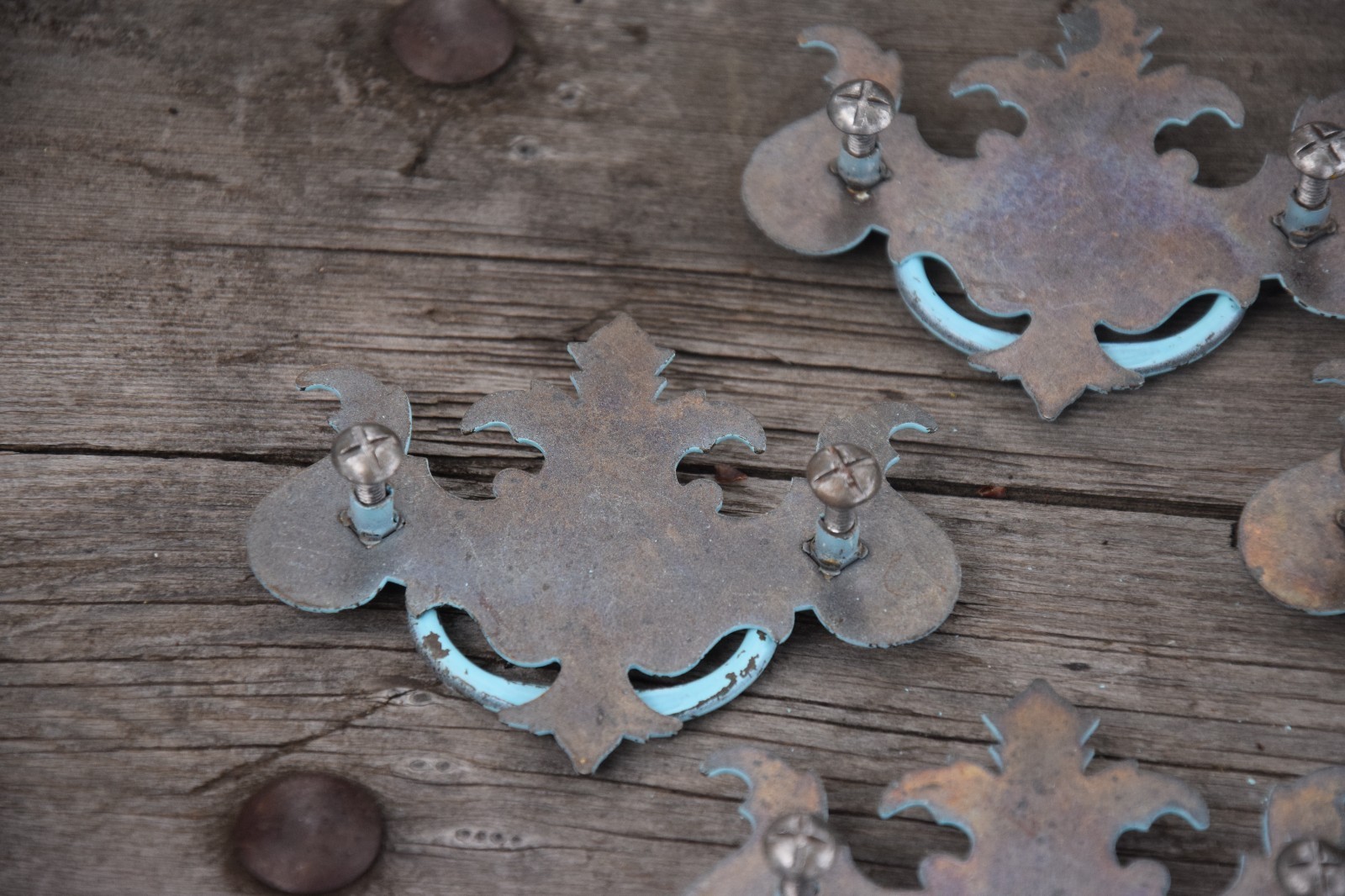 FLEUR DE LIS CHEST OF DRAWERS PULL HANDLE HARDWARE LOT OF 7 PULLS WITH SCREWS