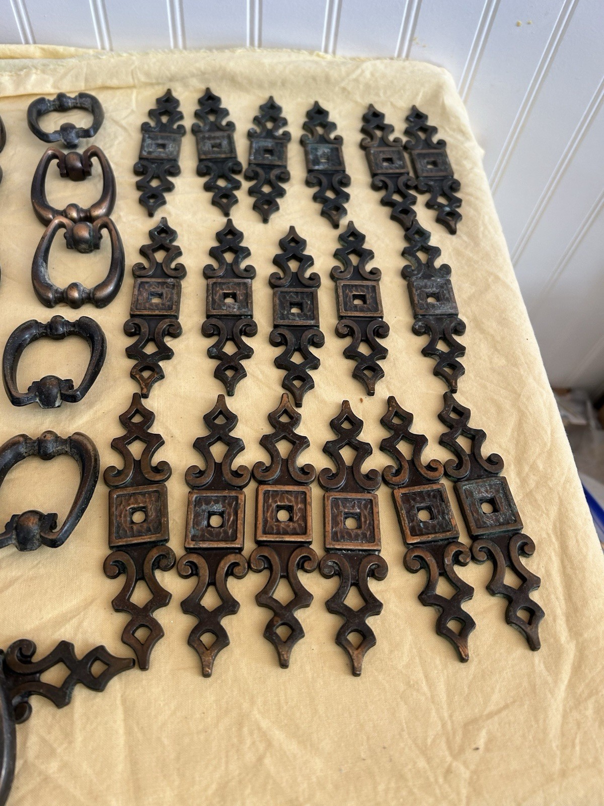 Vintage Amerock Madeira Antique English Furniture Ring Pull, Backplate Set Of 18