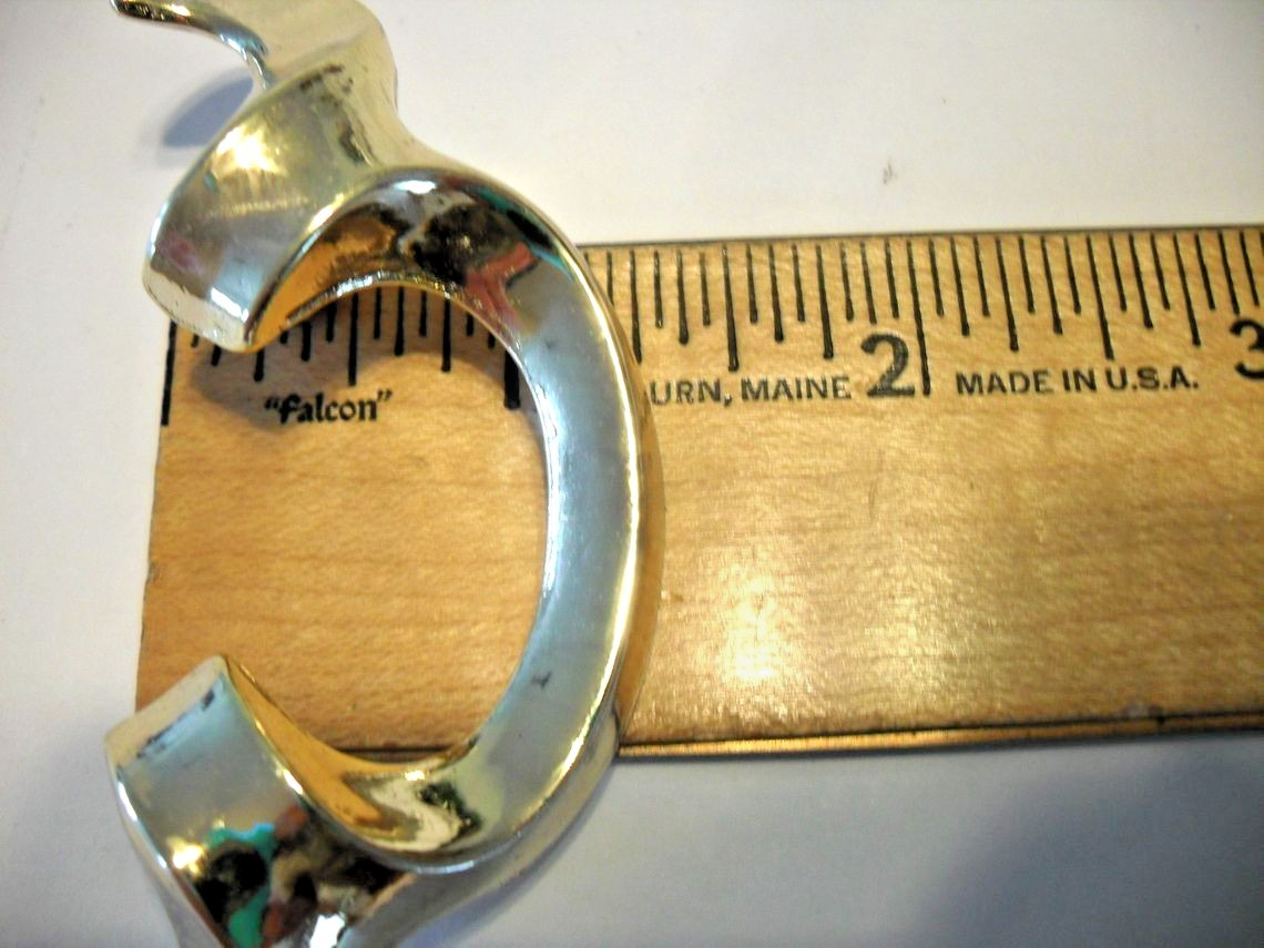 Vintage Nos Bright Brass Dresser Drawer Pull Ribbon Shaped Ajax Cabinet Jewelry
