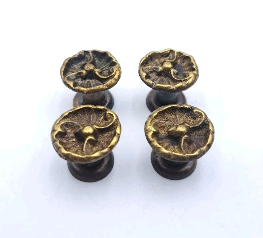 Vintage Knobs Small Round Knob Drawer Pulls Cabinet Furniture Hardware Lot of 4
