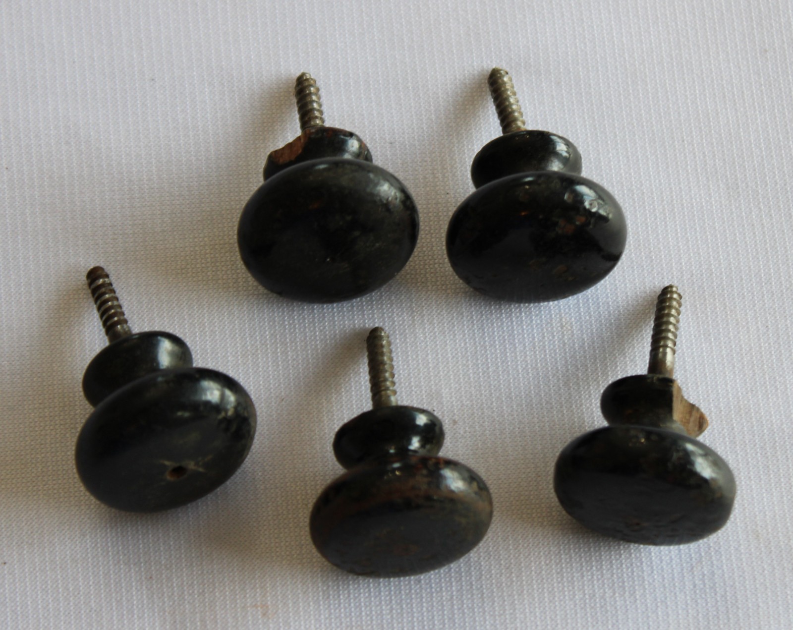LOT 5 EARLY ANTIQUE 1″ WOOD CABINET DRAWER PULL KNOBS