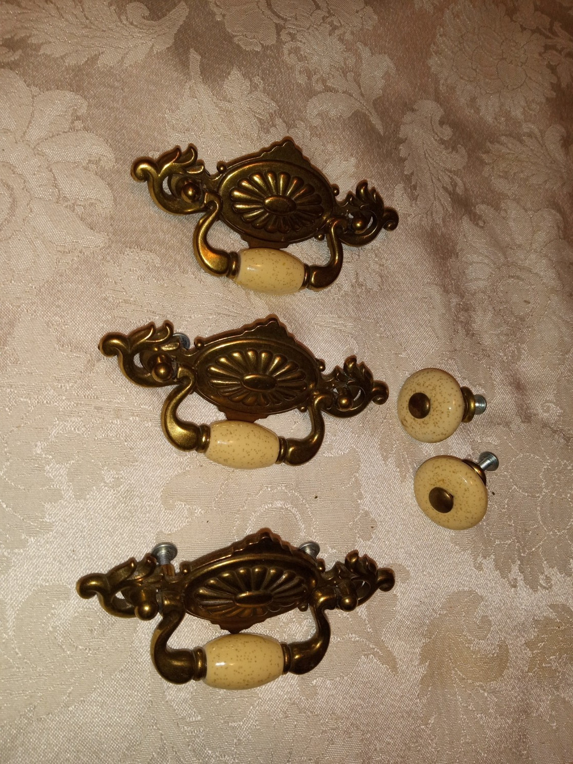 Vintage Ceramic & Brass Dresser Drawer Furniture 2 Knobs & 3 Pull Handle