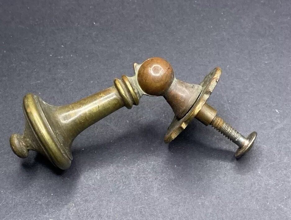 Drexel Esperanto Teardrop Drawer Pull – Antique Brass Drop Hinge