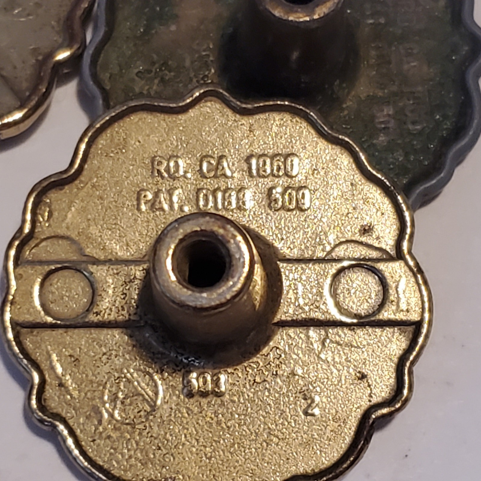 Set Of 8 Vintage Ornate Brass MCM Round Cabinet Knobs Drawer Pulls Floral