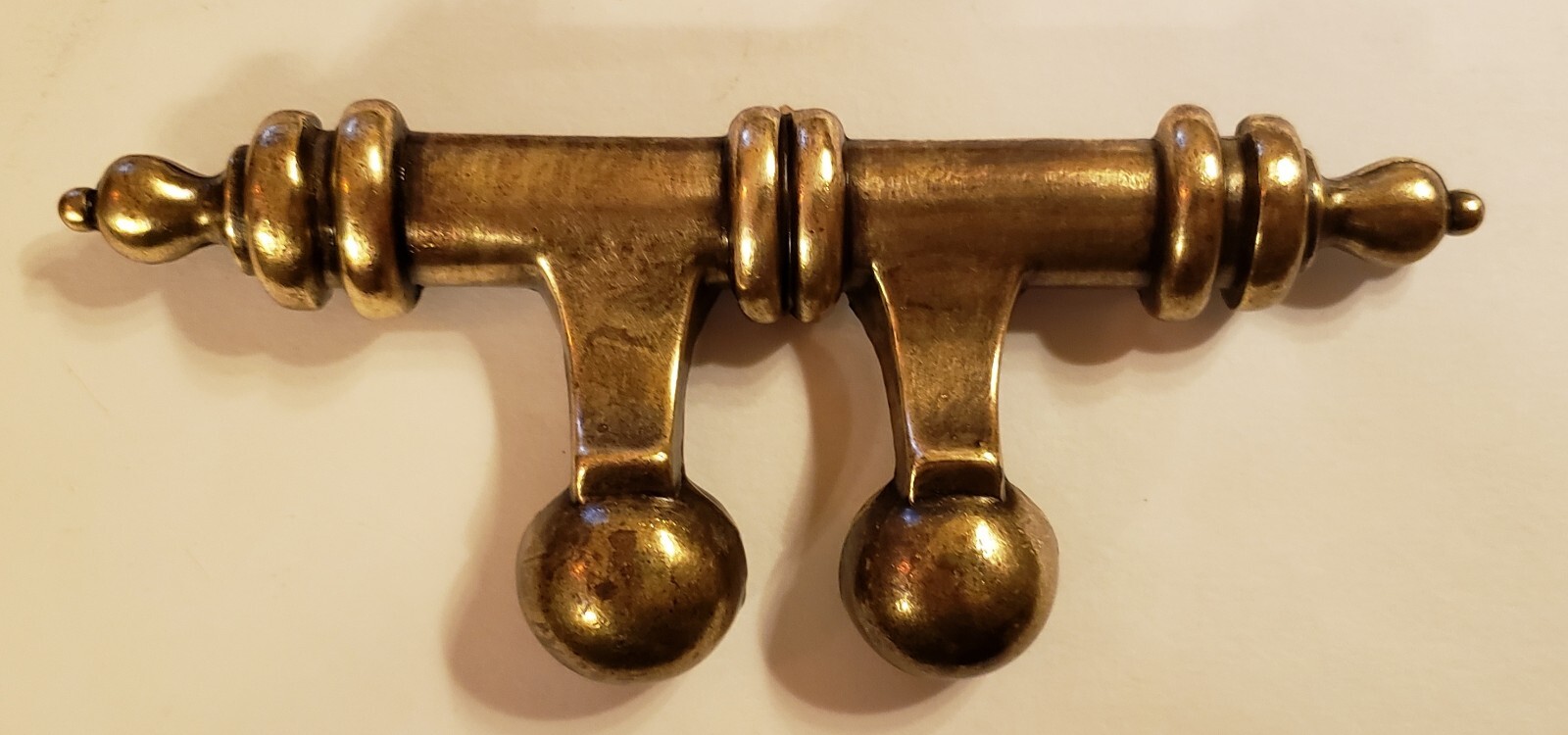 8 VTG Belwith Spindle Brass Drawer Pulls w/ Finger Cups 4″ Post Mounts 6″Long