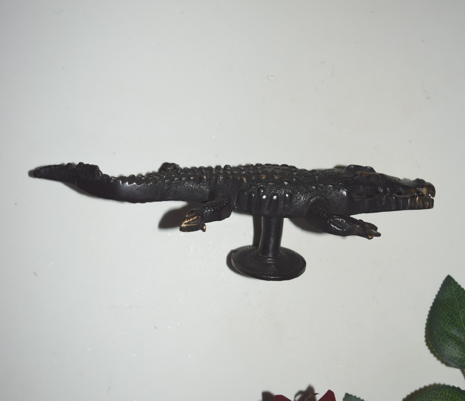 10” Inche Monitor Lizard Handle Brass Round Base Crocodile Door Side Grip HK439