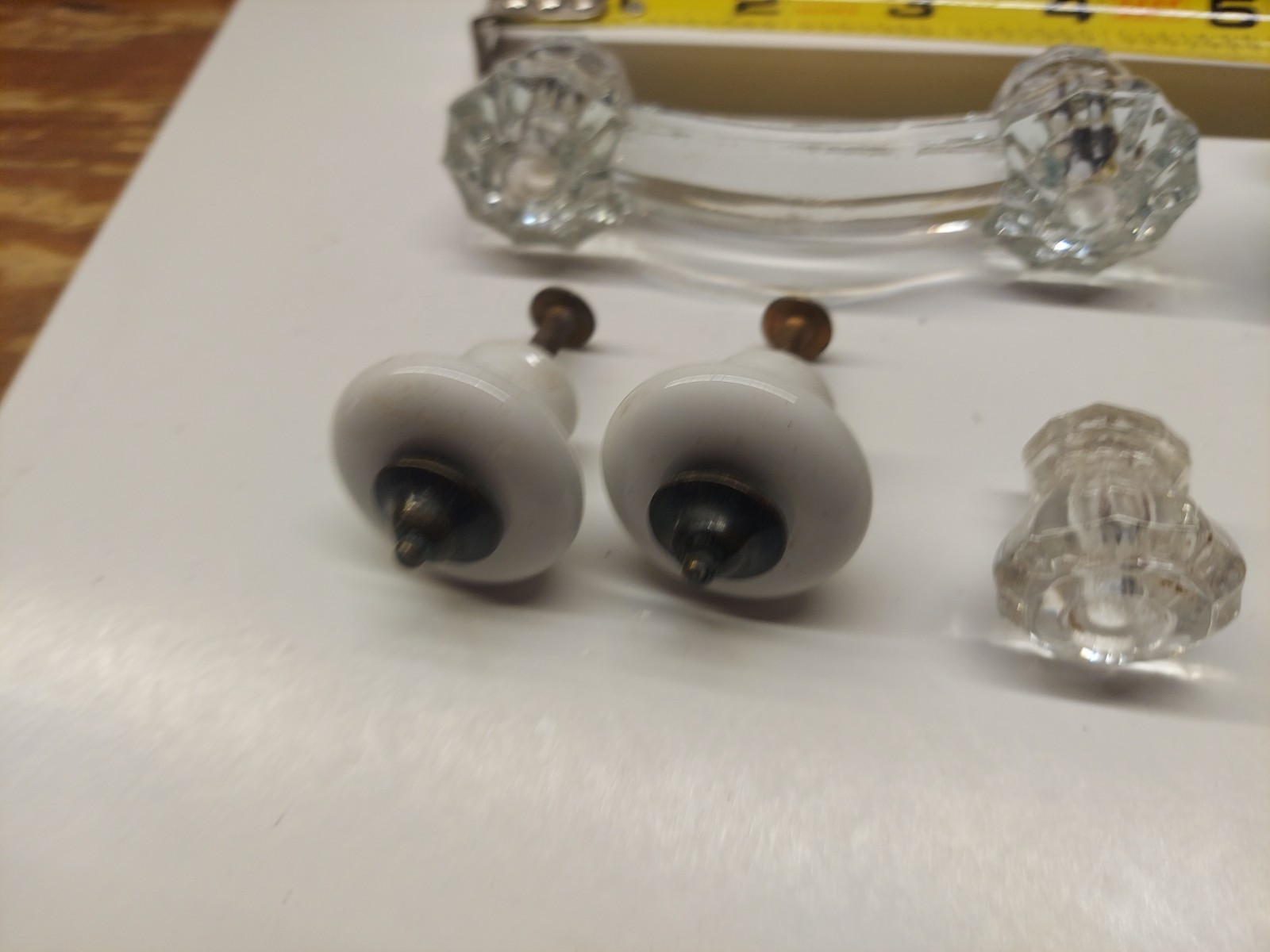 VINTAGE GLASS PULL KNOBS Lot # 270