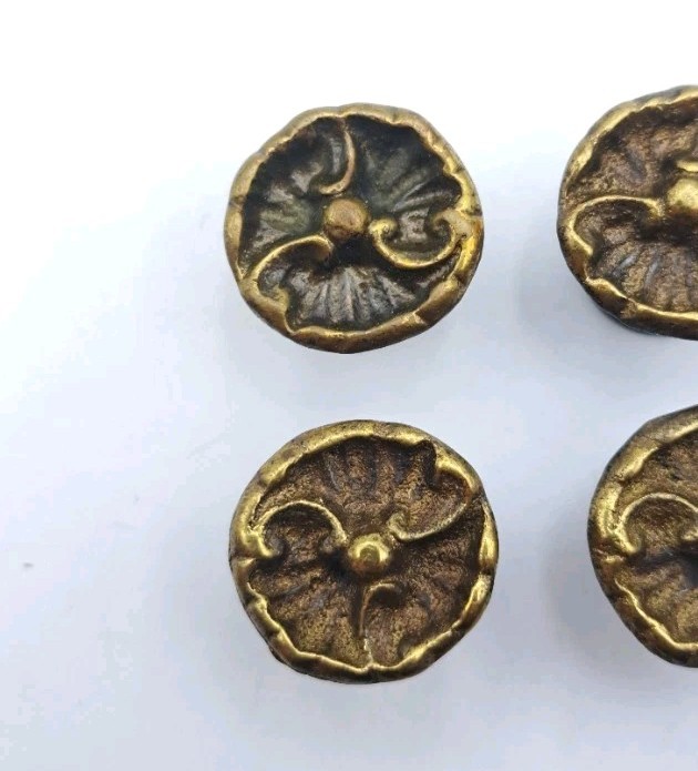 Vintage Knobs Small Round Knob Drawer Pulls Cabinet Furniture Hardware Lot of 4