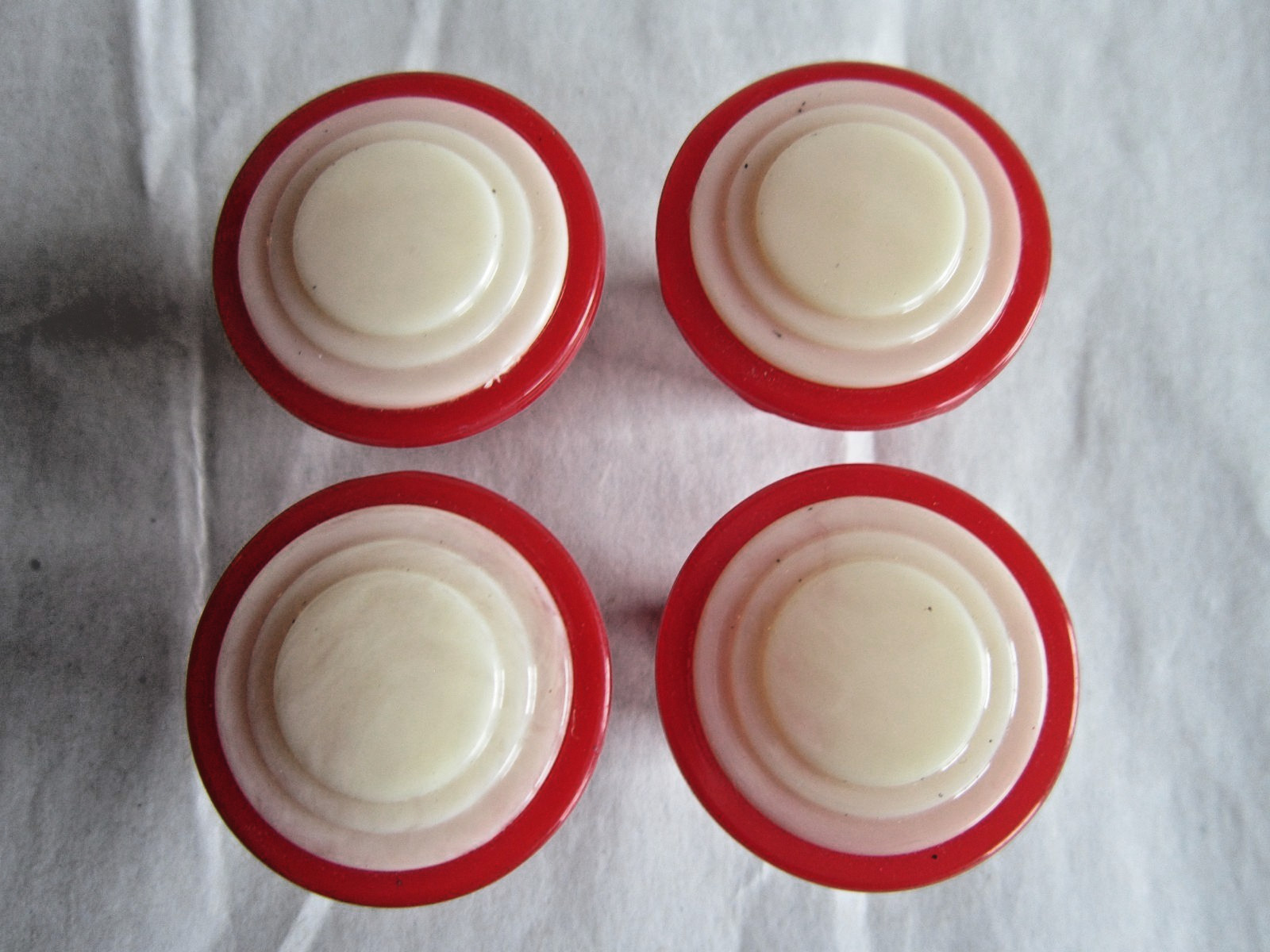 4 Vintage Red & White Plastic Art Deco Drawer / Cabinet Pull Knobs – Unused