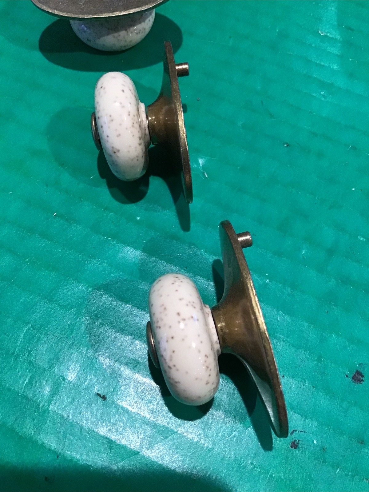 Lot of 4 Keeler Brass N1085 Oatmeal Porcelain Pull Knob Raised Oval Backplate