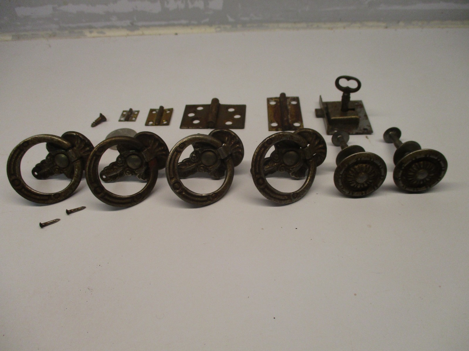 ANTIQUE FURNITURE HARDWARE DRAWER PULLS KEY ESCUTCHEONS & MORE VINTAGE & NEW
