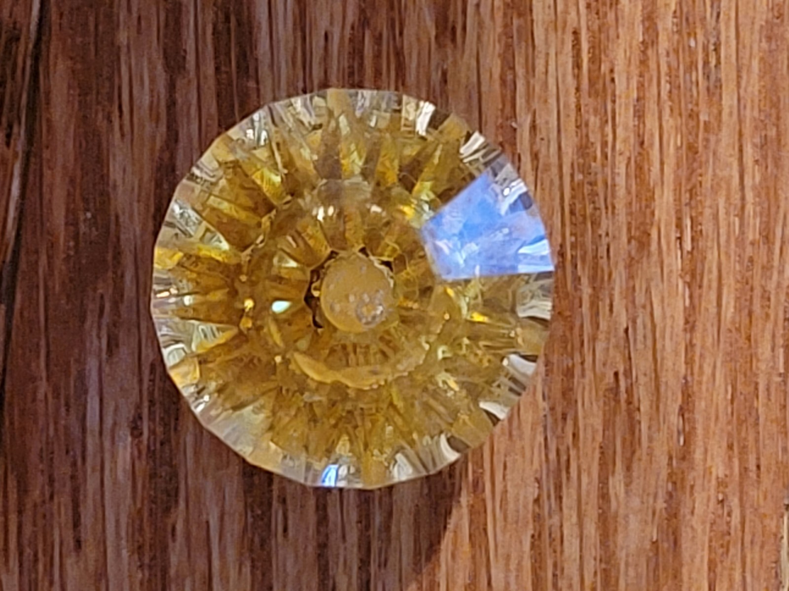 1″ HEXAGON CLEAR ARCYLIC KNOB WITH BRASS BASE