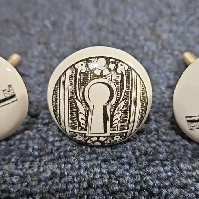 (Lot Of 3) Vintage Round White Skeleton Key & Lock Image Cabinet Drawer Pulls
