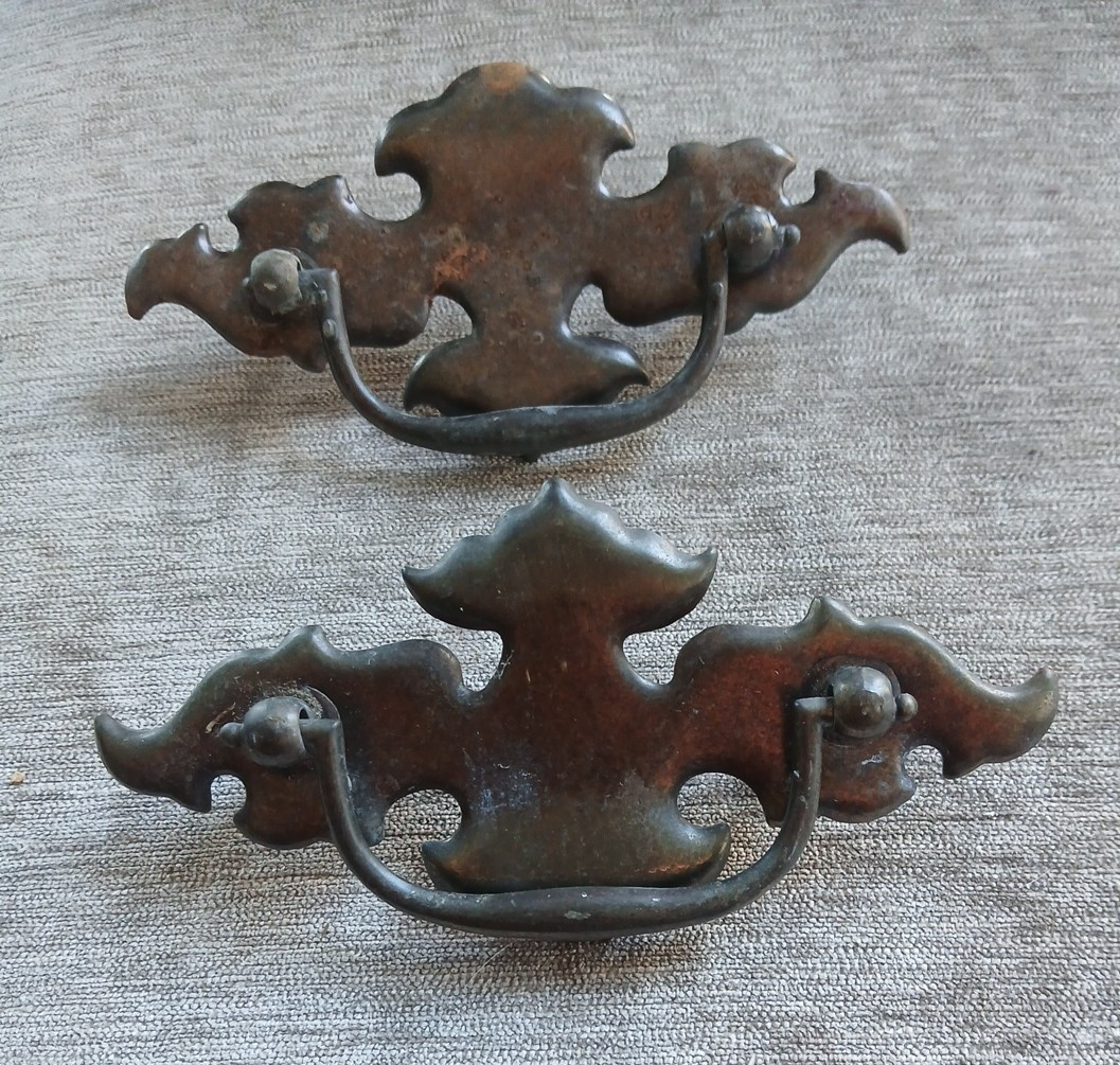 Set of 2 Batwing drawer pulls handel hardware with screws holes are 3″ on center