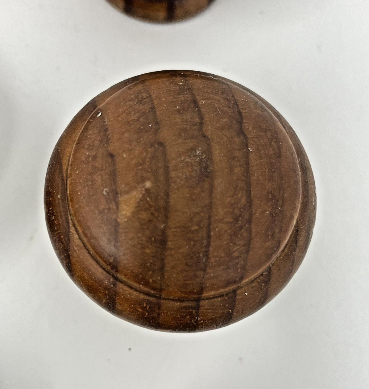 Vtg Lot of 26 Round Wood Drawer Cabinet Knobs Pulls Mushroom 1 1/2″ w 1″ Screws