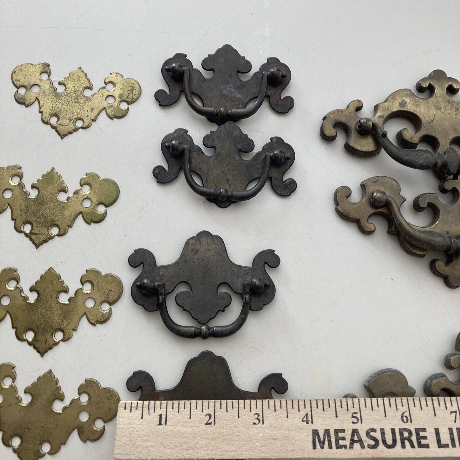 Vintage Hardware 8 Dresser Drawer Plates & 17 Dresser Drawer Pulls – mixed lot