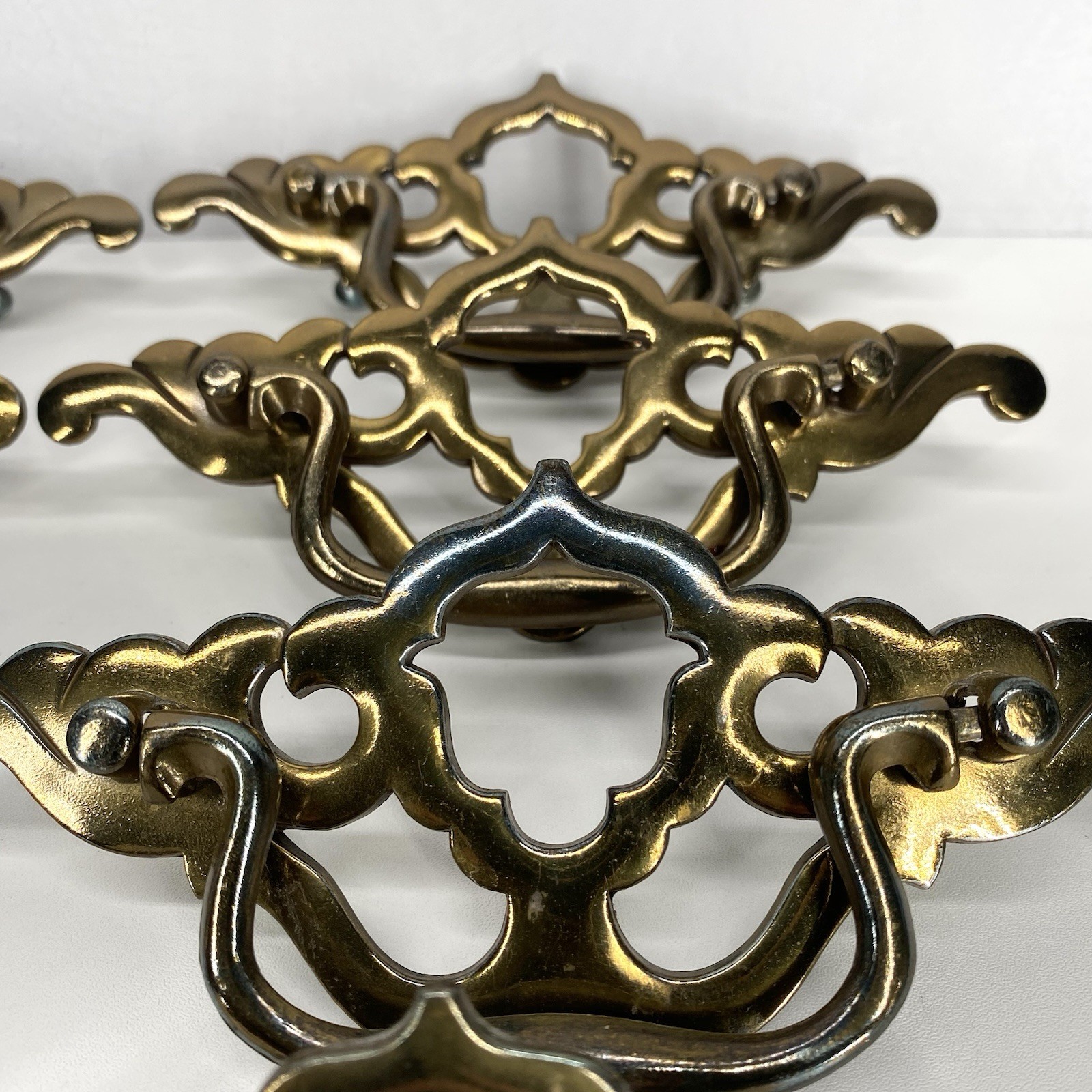 Vintage Antiqued Gold Pierced Bail Pull Drawer Handle Set Of 10 Scalloped