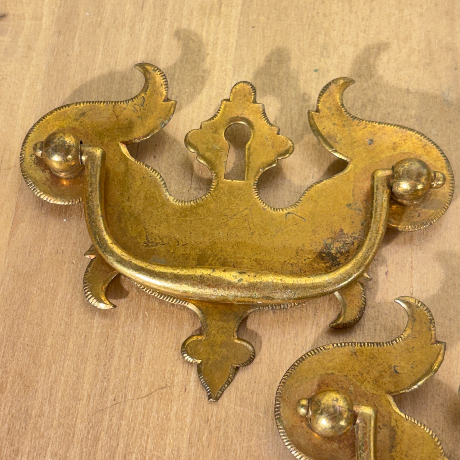 Pair Vtg Brass Chippendale Batwing Drawer Pulls w Etched Details on Edges #4686