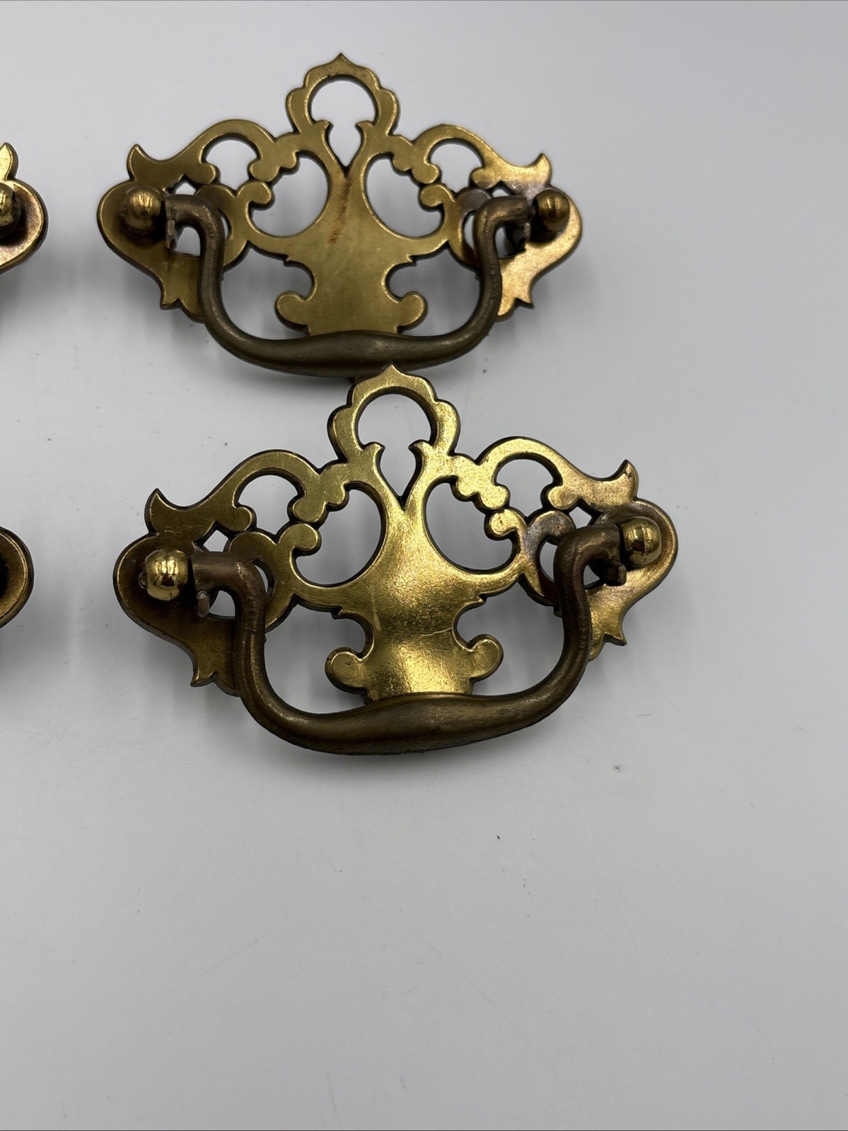 SET OF 4 ORNATE VINTAGE BRASS CHIPPENDALE STYLE BATWING DRAWER PULLS N4381