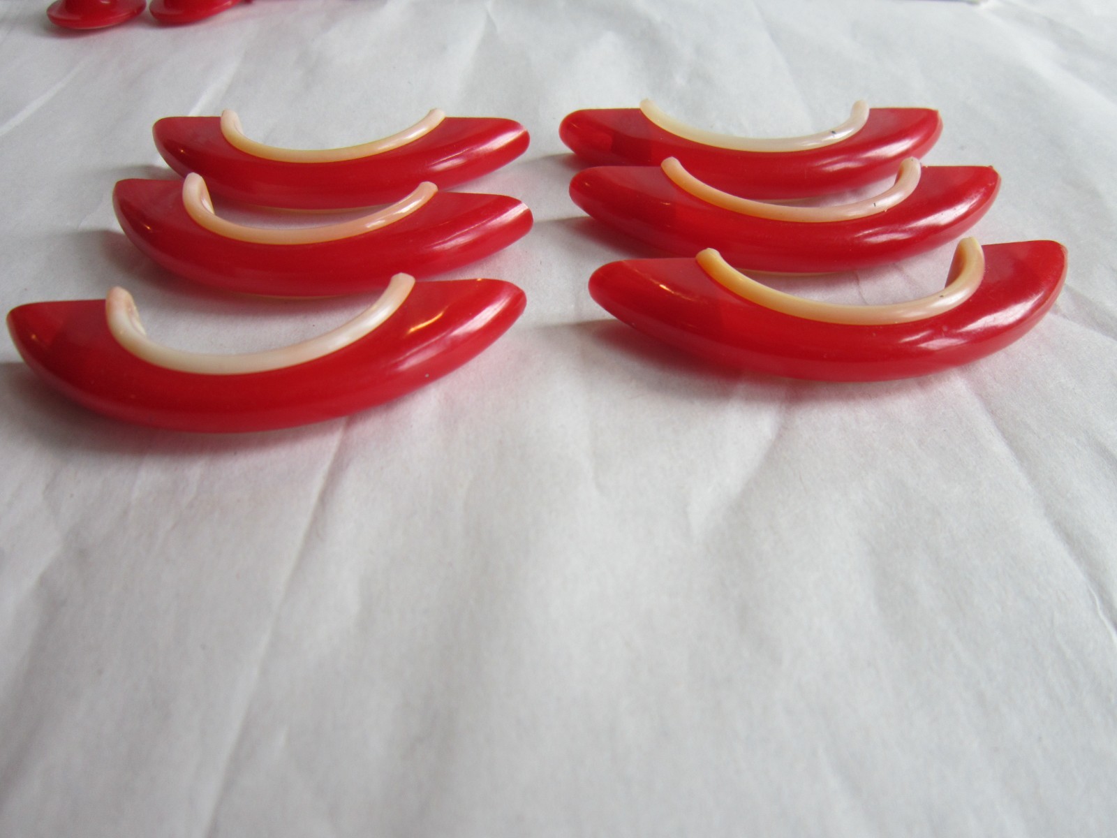 Set of 6 Vintage Red & White Plastic Art Deco Drawer / Cabinet Pulls – Unused