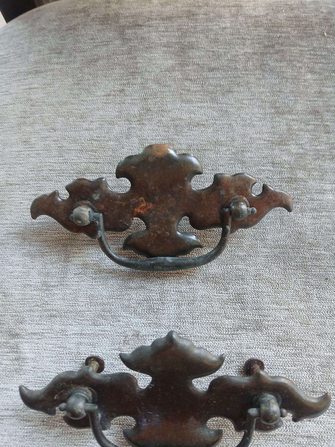 Set of 2 Batwing drawer pulls handel hardware with screws holes are 3″ on center