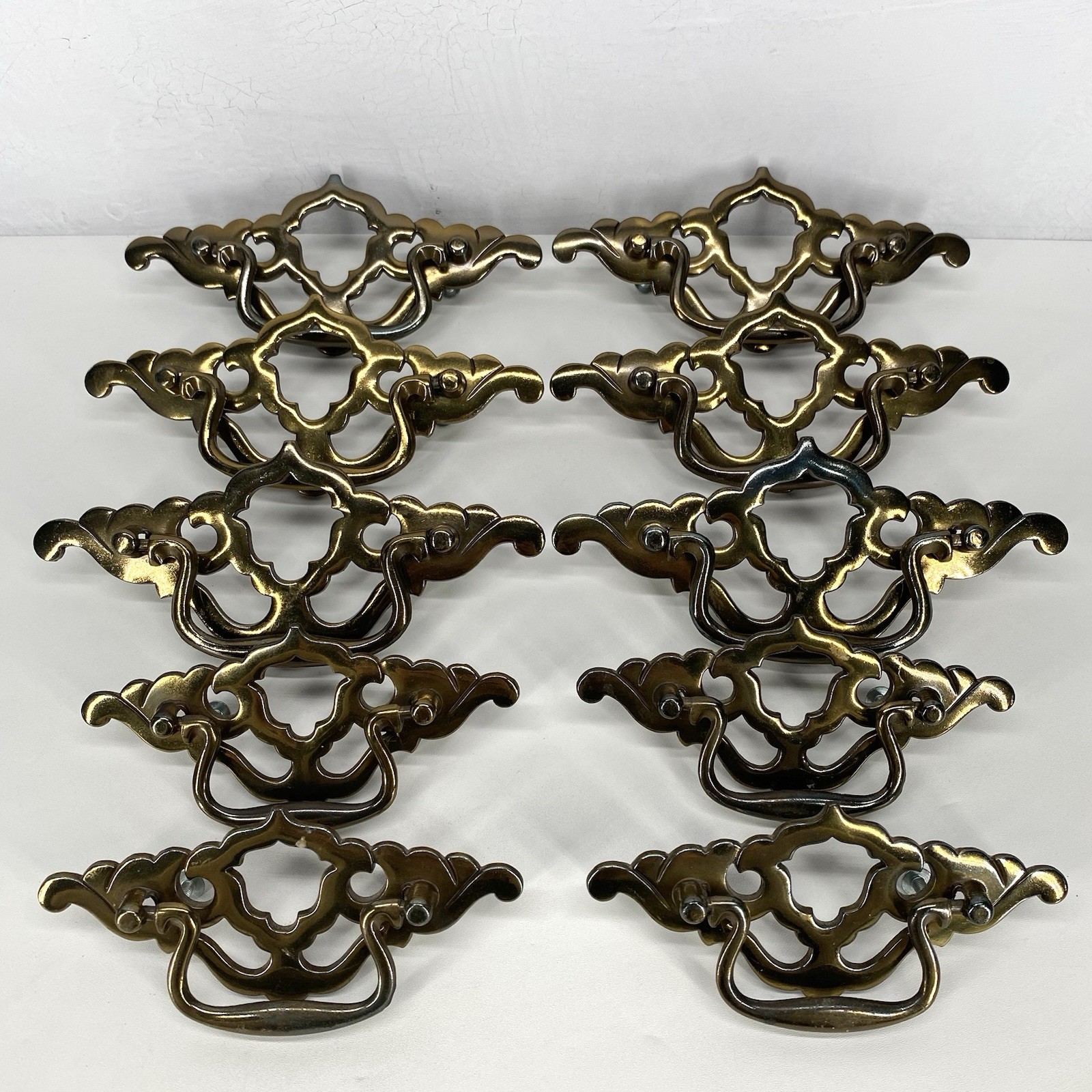 Vintage Antiqued Gold Pierced Bail Pull Drawer Handle Set Of 10 Scalloped