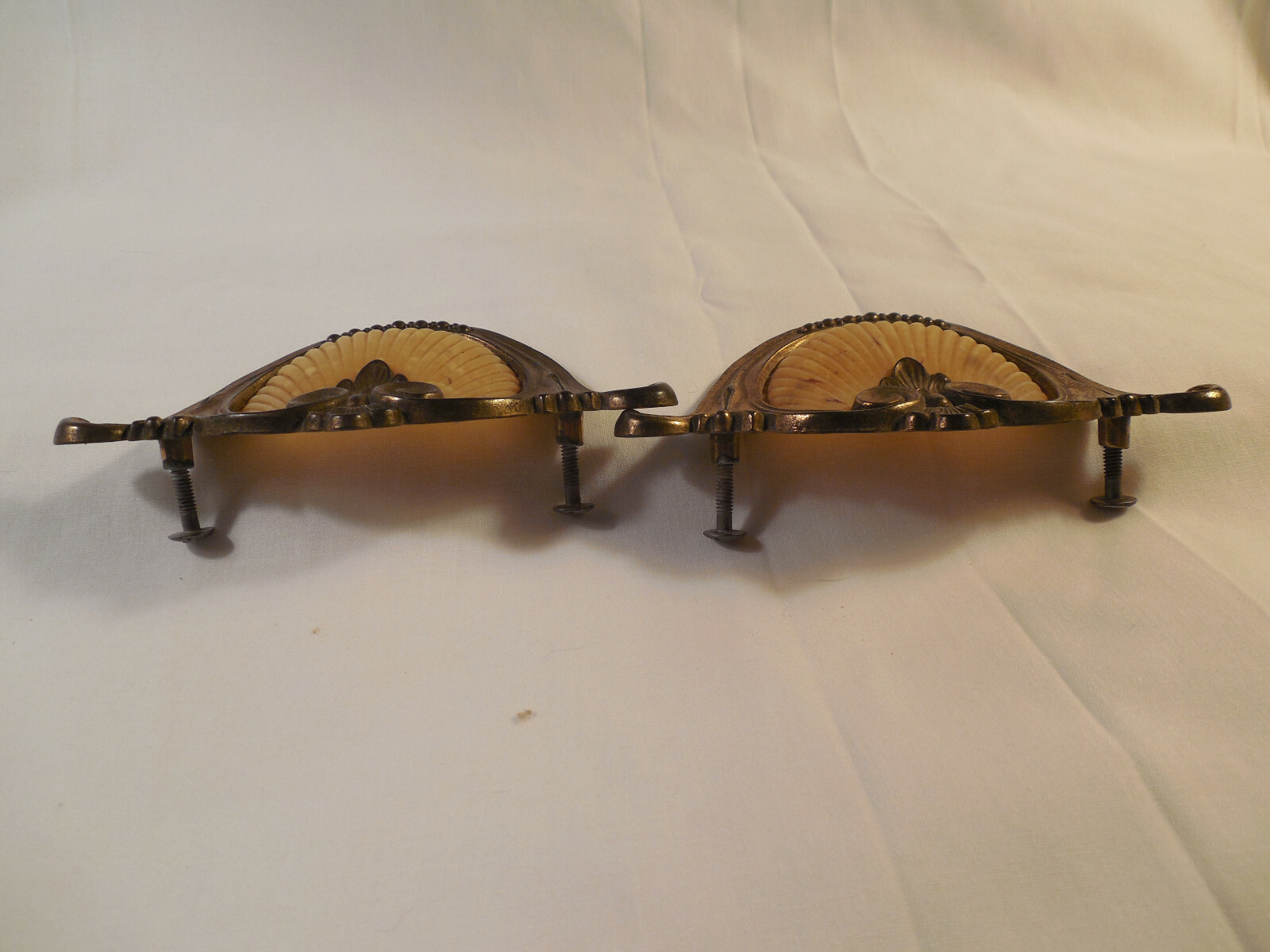 Antique Keeler waterfall dresser handles pulls bakelite shell design 2pc (IN2)