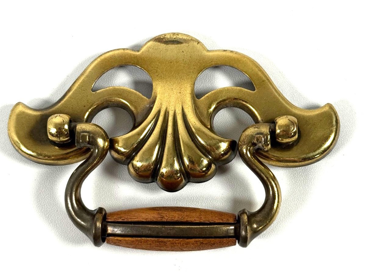 Vintage Set of 9 KBC Keeler Brass N10850 Shell Bail Drawer Pulls Wood Grips