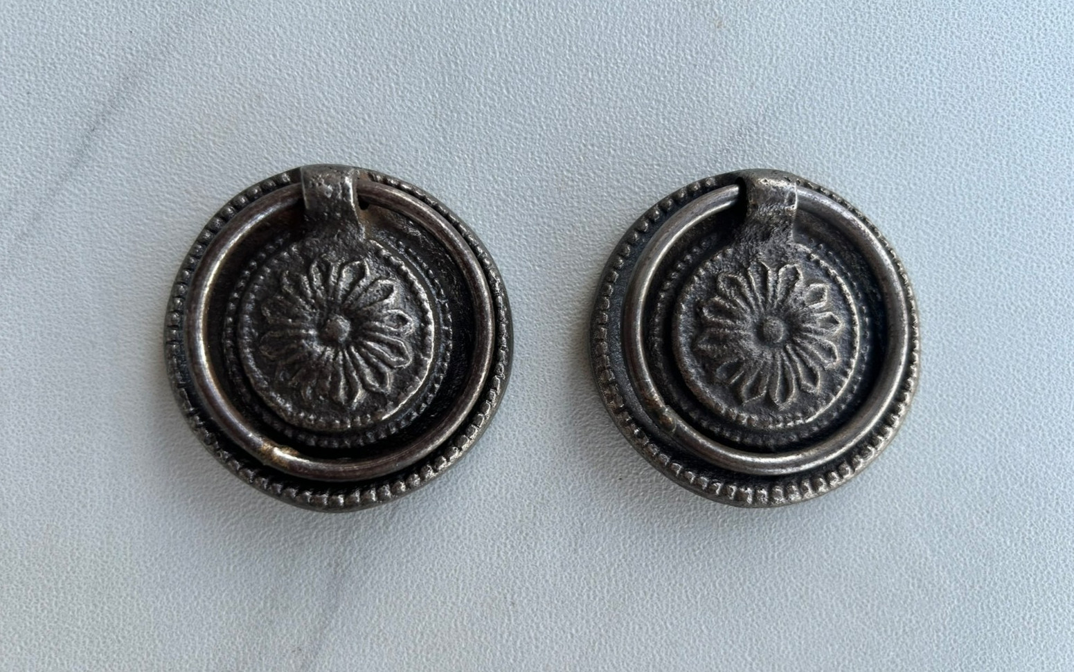 Vintage Round Old-Style Iron Cabinet Drawer Door Ornate Knob Handle Pull 2pcs