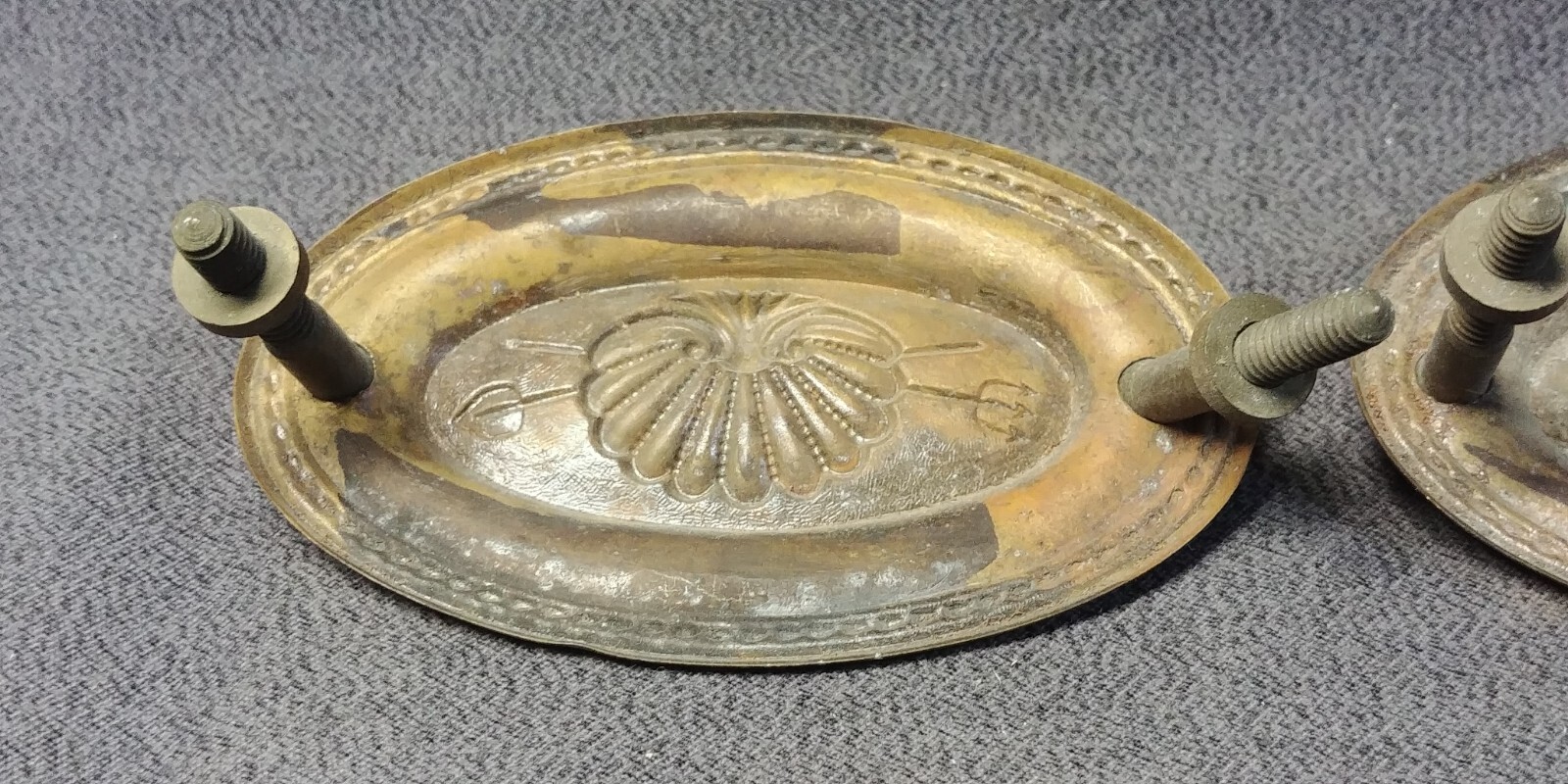 4 Brass Furniture Drawer Pull Back Plate Crossed Trident Clam Shell Bail Antique