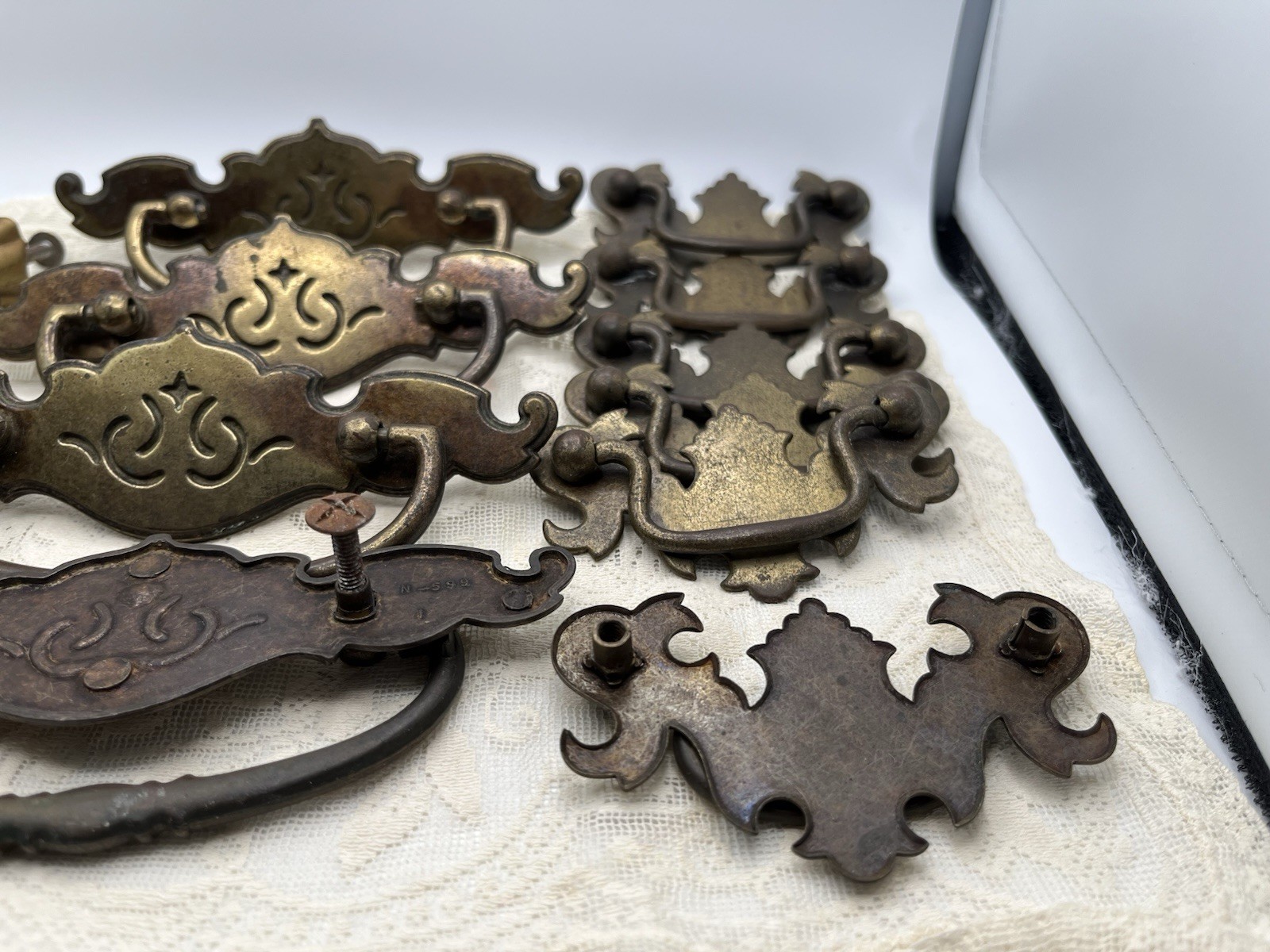 Furniture Pulls Handles Brass Bakelite Vintage Lot Of 13 Hardware Mixed