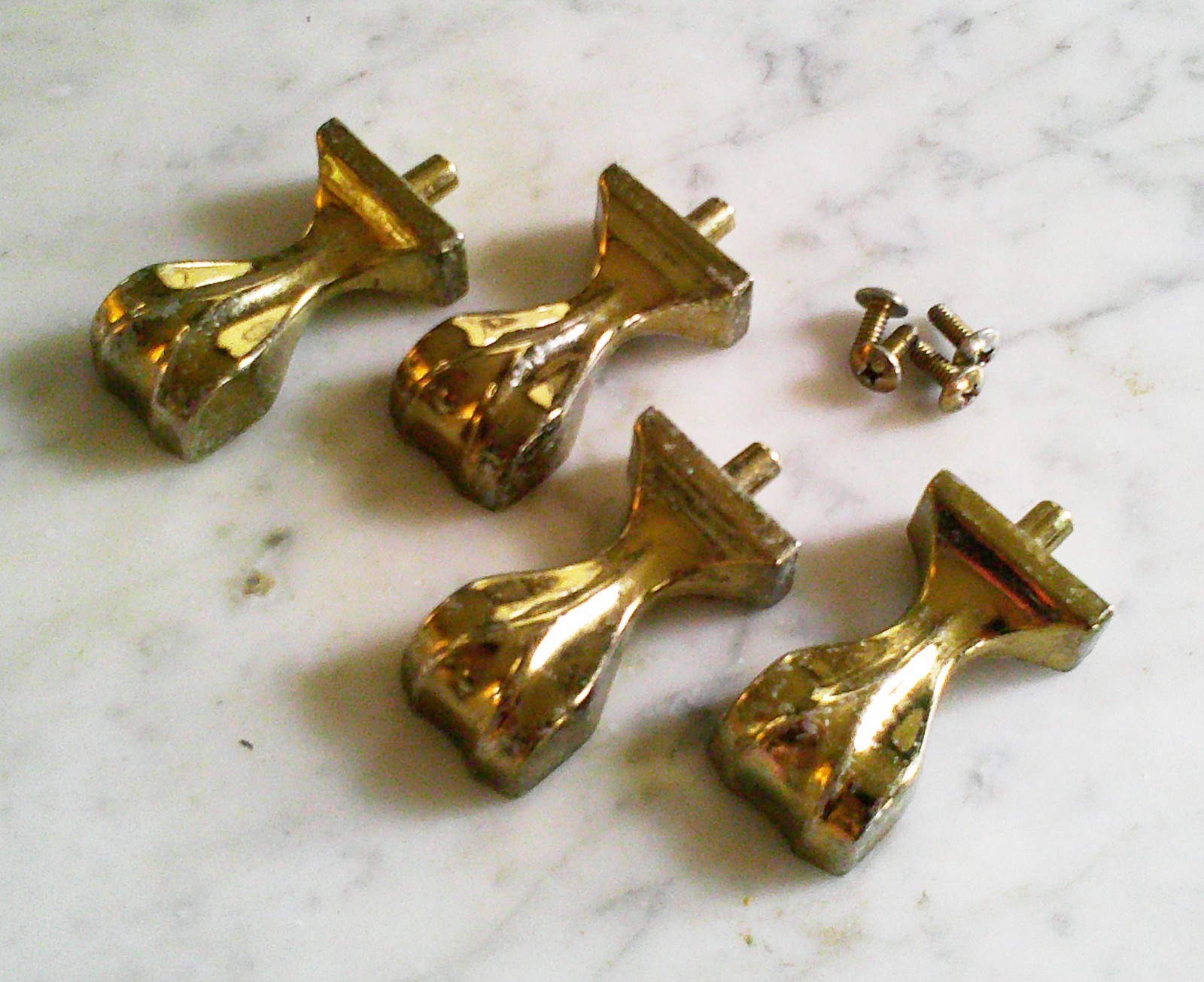 4 Drawer Pull Knobs 1 7/8″ Deep Rectangular Antique Feet look
