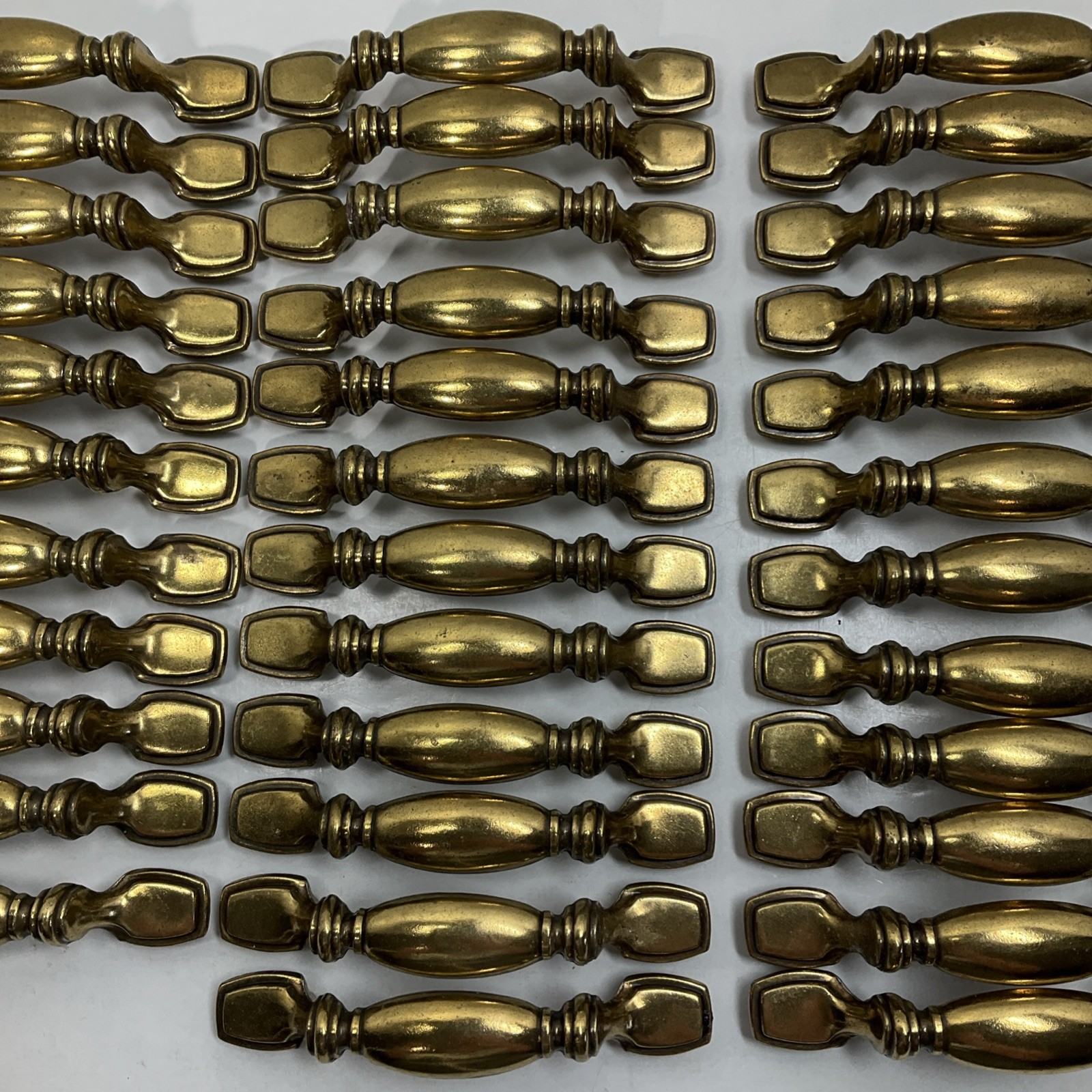 Keeler Brothers Corp. (KBC) 35 Pc. Vintage 1994 brass drawer pulls #N15736 Lot