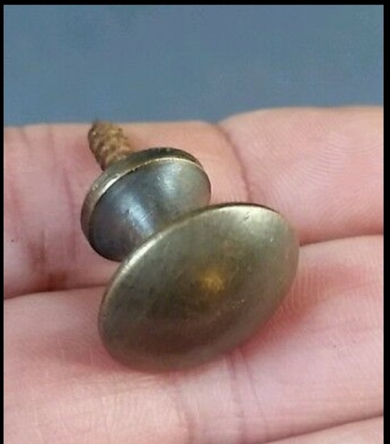 2 x #K (7/16″ dia), 2 x #K2 (5/8″dia) knobs