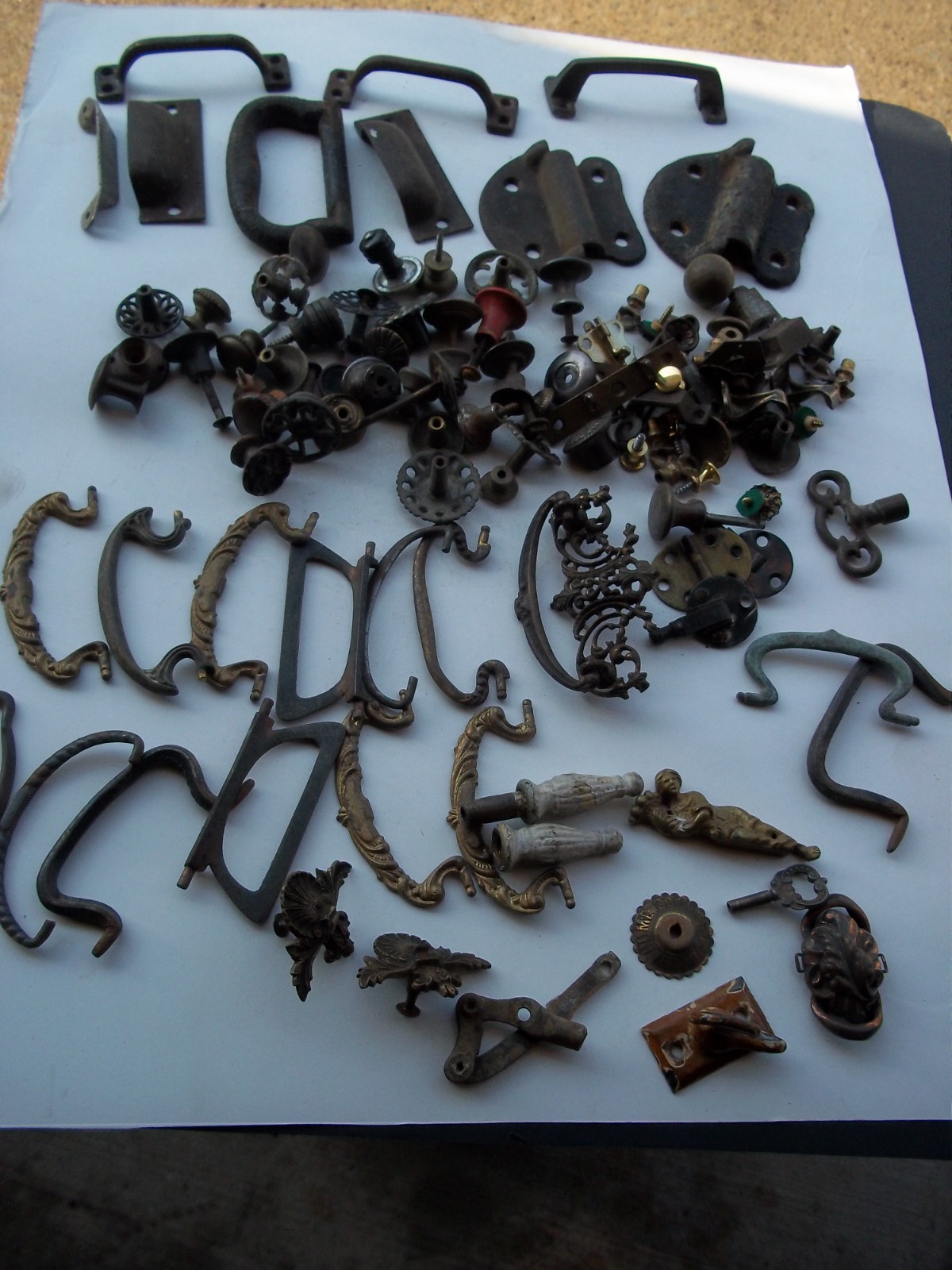 LOT ANTIQUE FURNITURE HARDWARE-PULLS,BAILS,HANDLES,ECT.