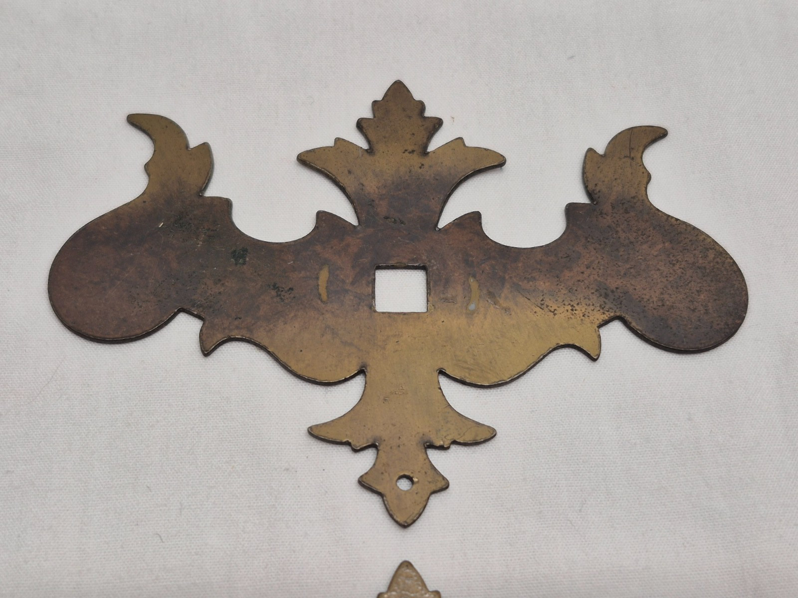 Antique Chippendale Colonial Drawer Cabinet Pull Back Plate Furniture Hardware