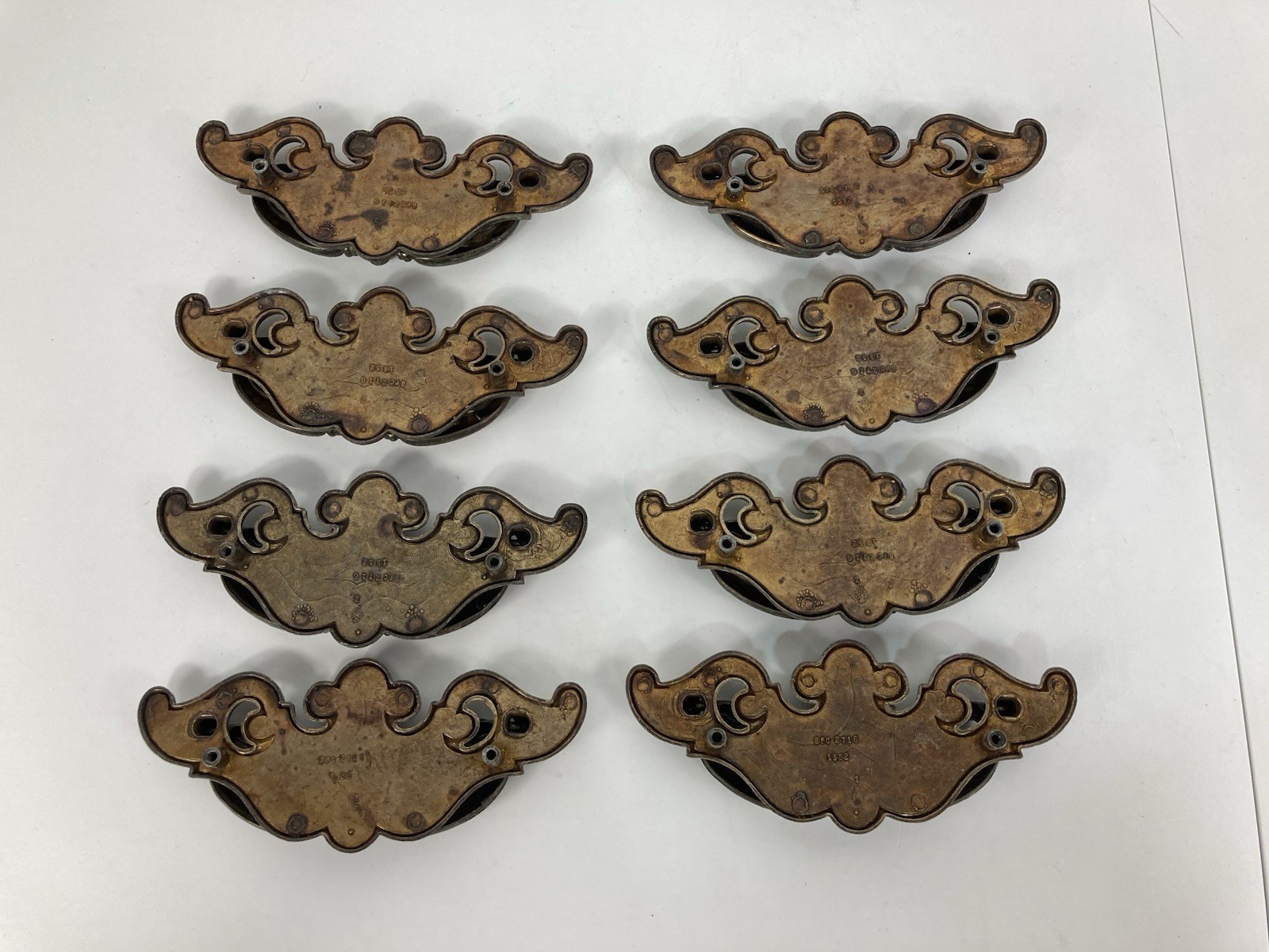 Vtg Reclaimed Brass Chippendale Batwing Bail Drawer Pulls Set Of 14 Patina