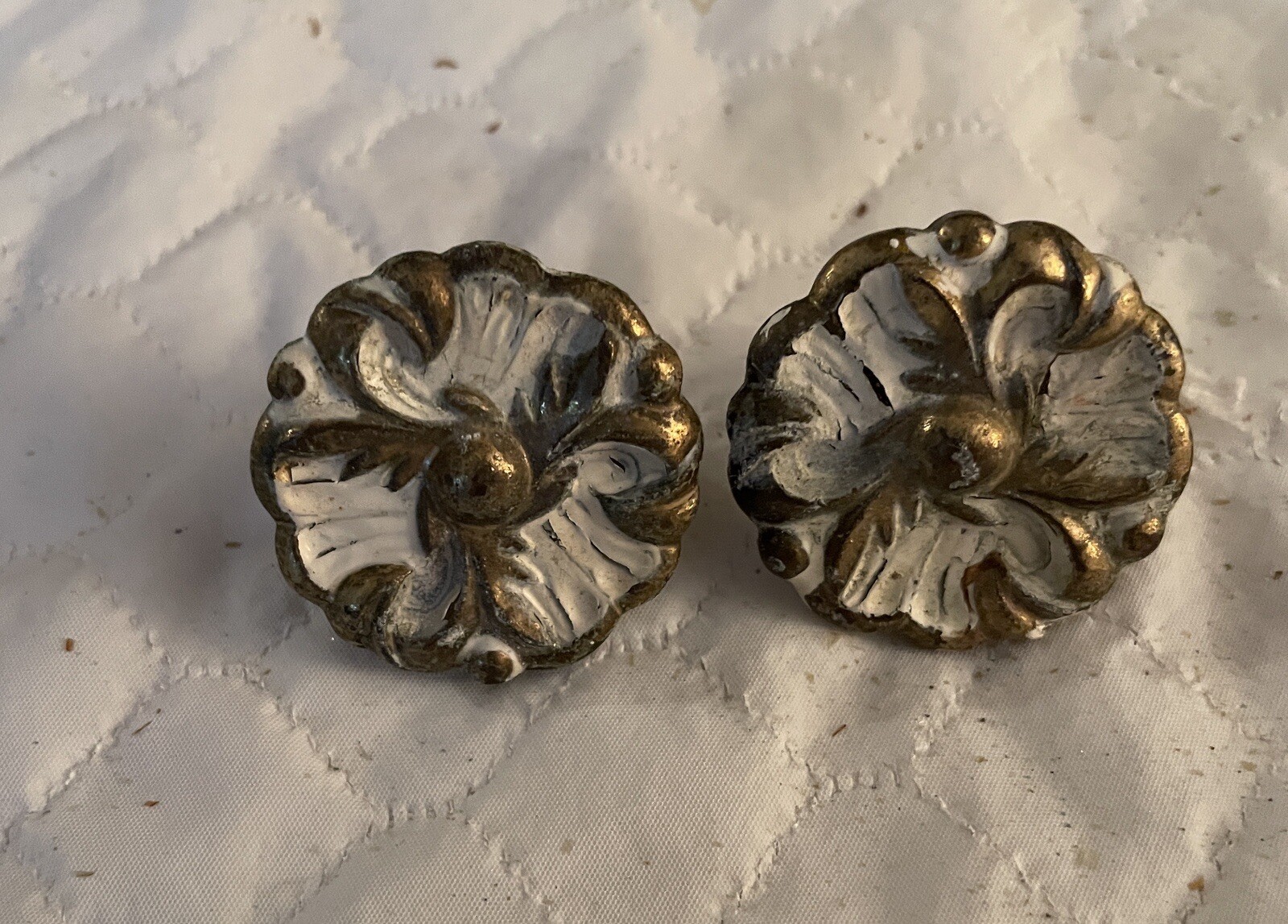 Vintage 2 Pairs Of Brass/brass Like Knobs Round -floral Flower