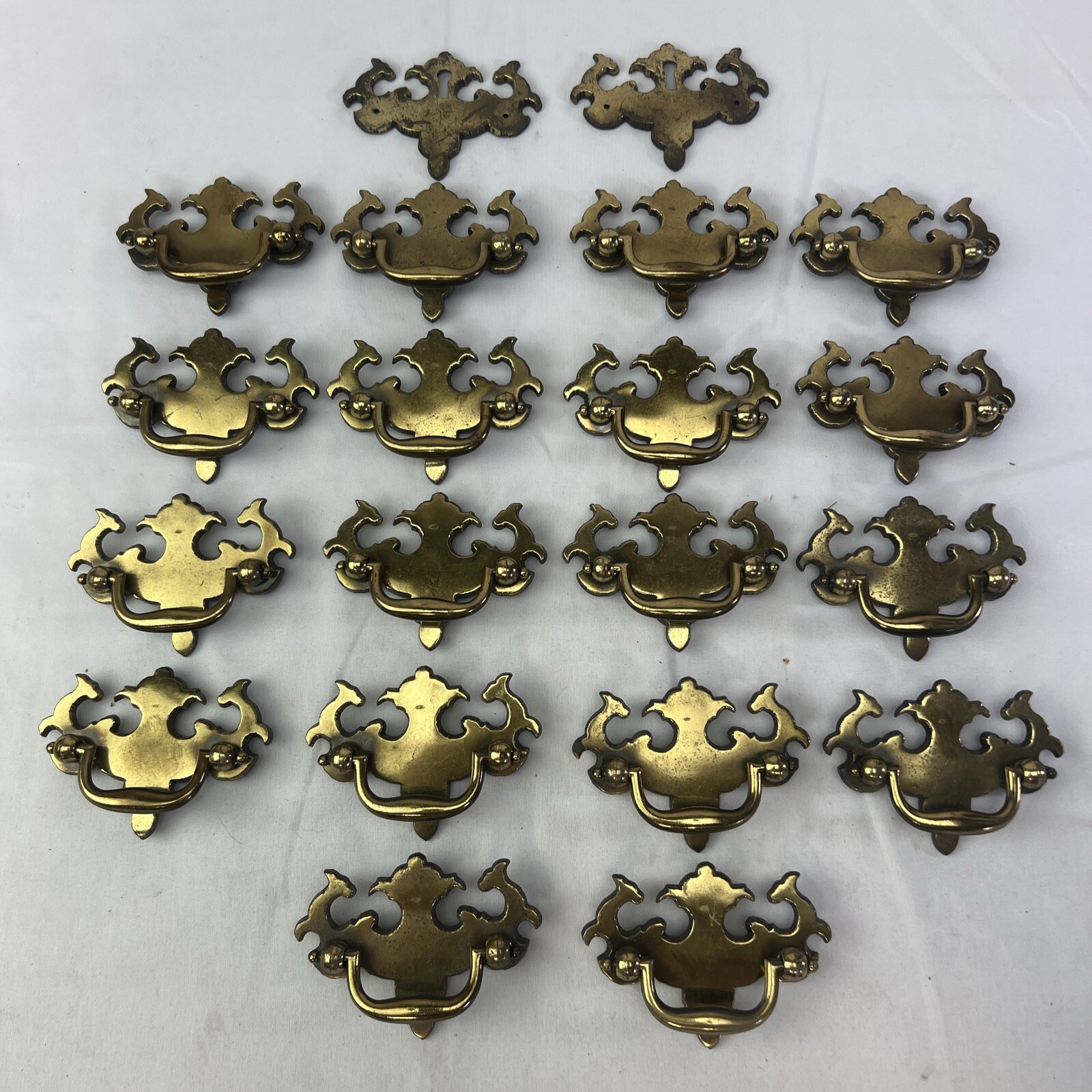 Vintage Keeler Brass Co KBC1 #8652 Brass Dresser Drop Pulls & Key Hole Lot Of 20