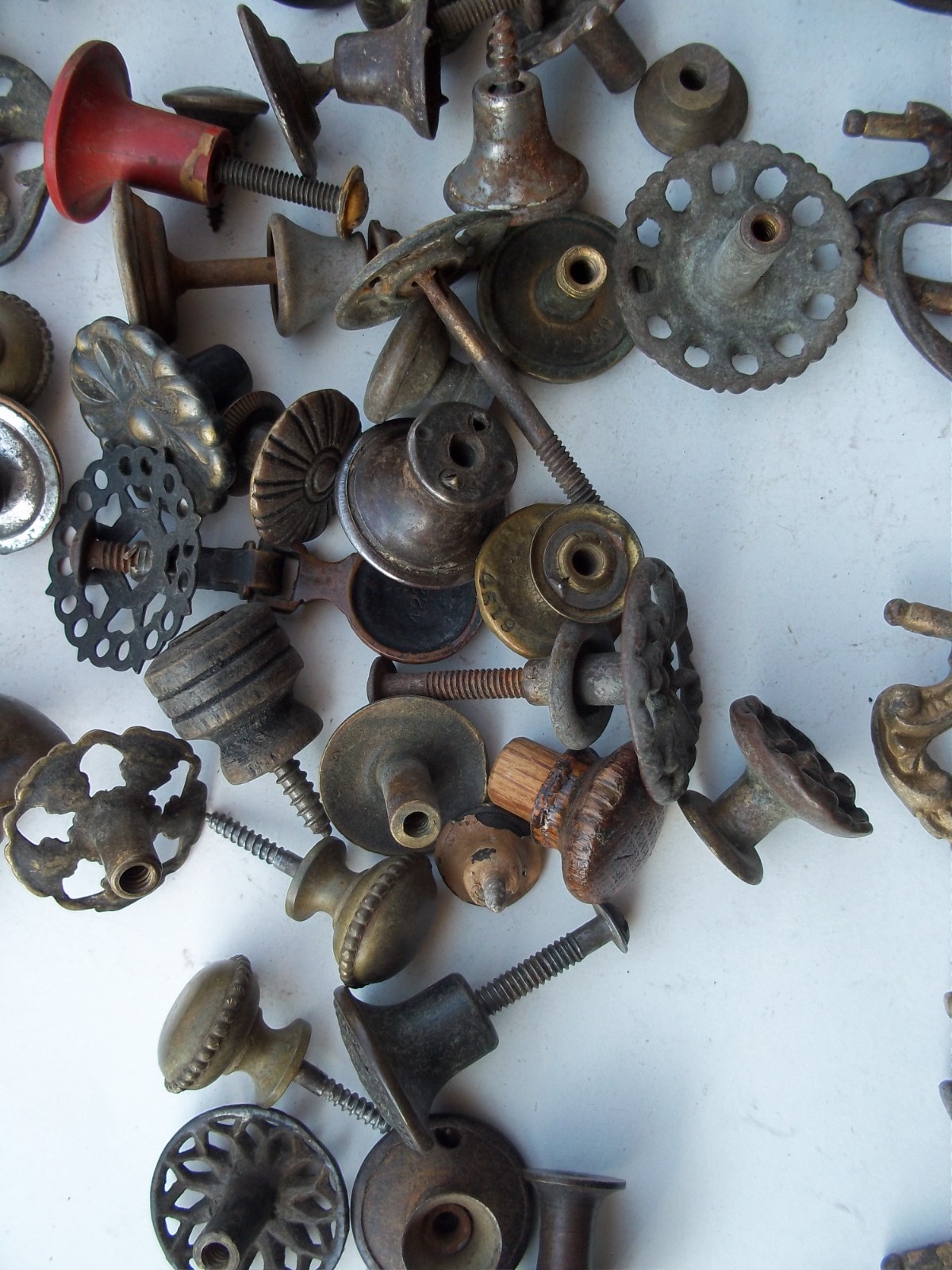 LOT ANTIQUE FURNITURE HARDWARE-PULLS,BAILS,HANDLES,ECT.