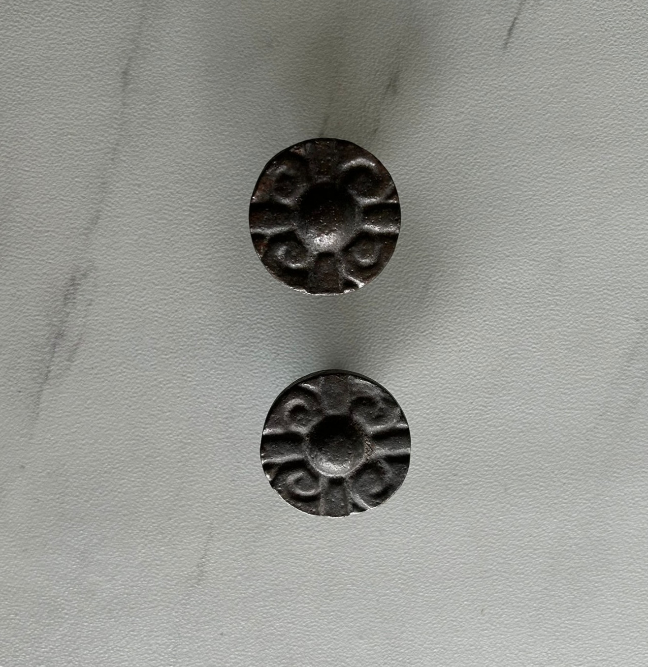 Vintage Cast Iron Victorian Cabinet Drawer Knob Pull Handles 2x