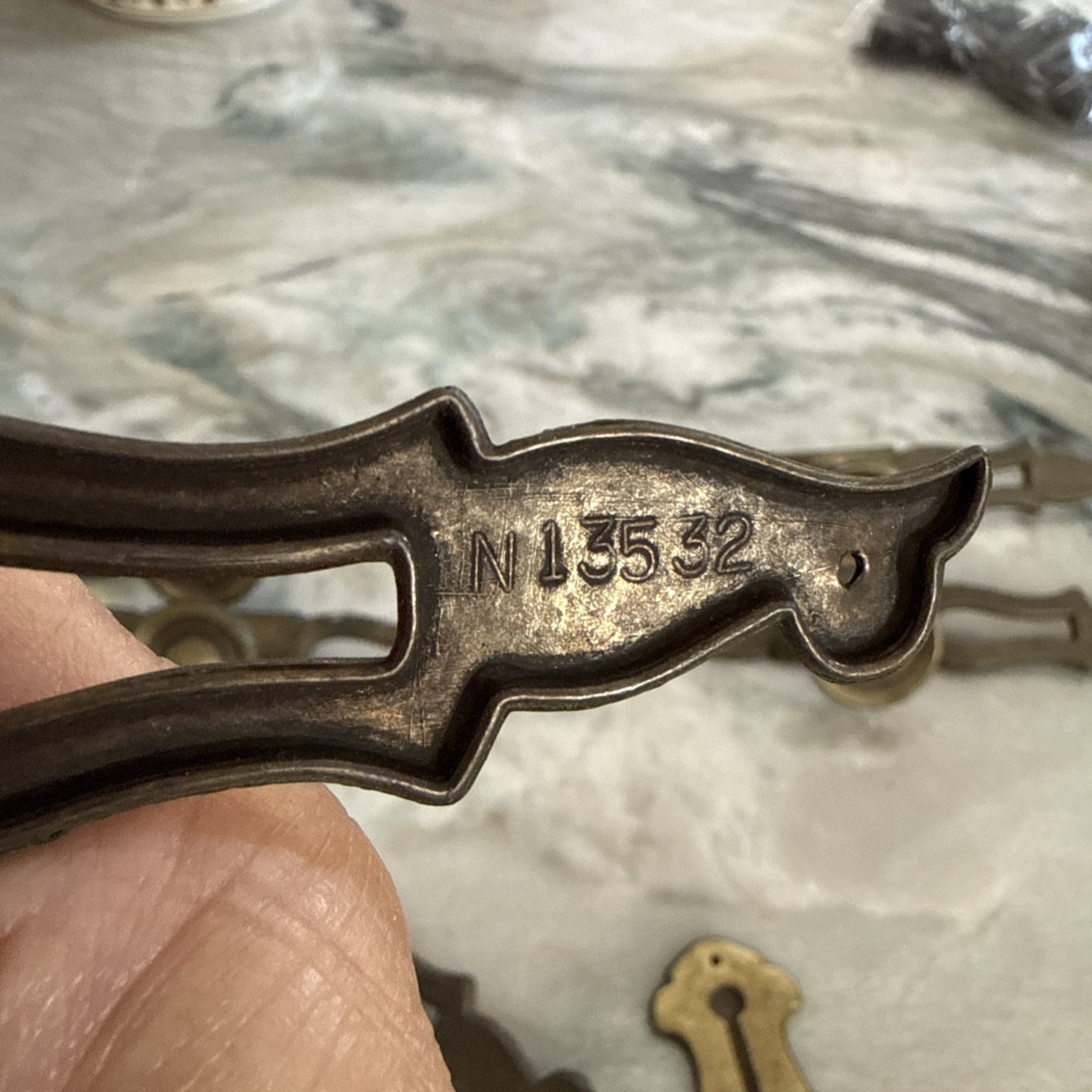 LOT 6 VINTAGE BRASS PULLS W/ BACKPLATES & KNOBS Drexel Grand Villa