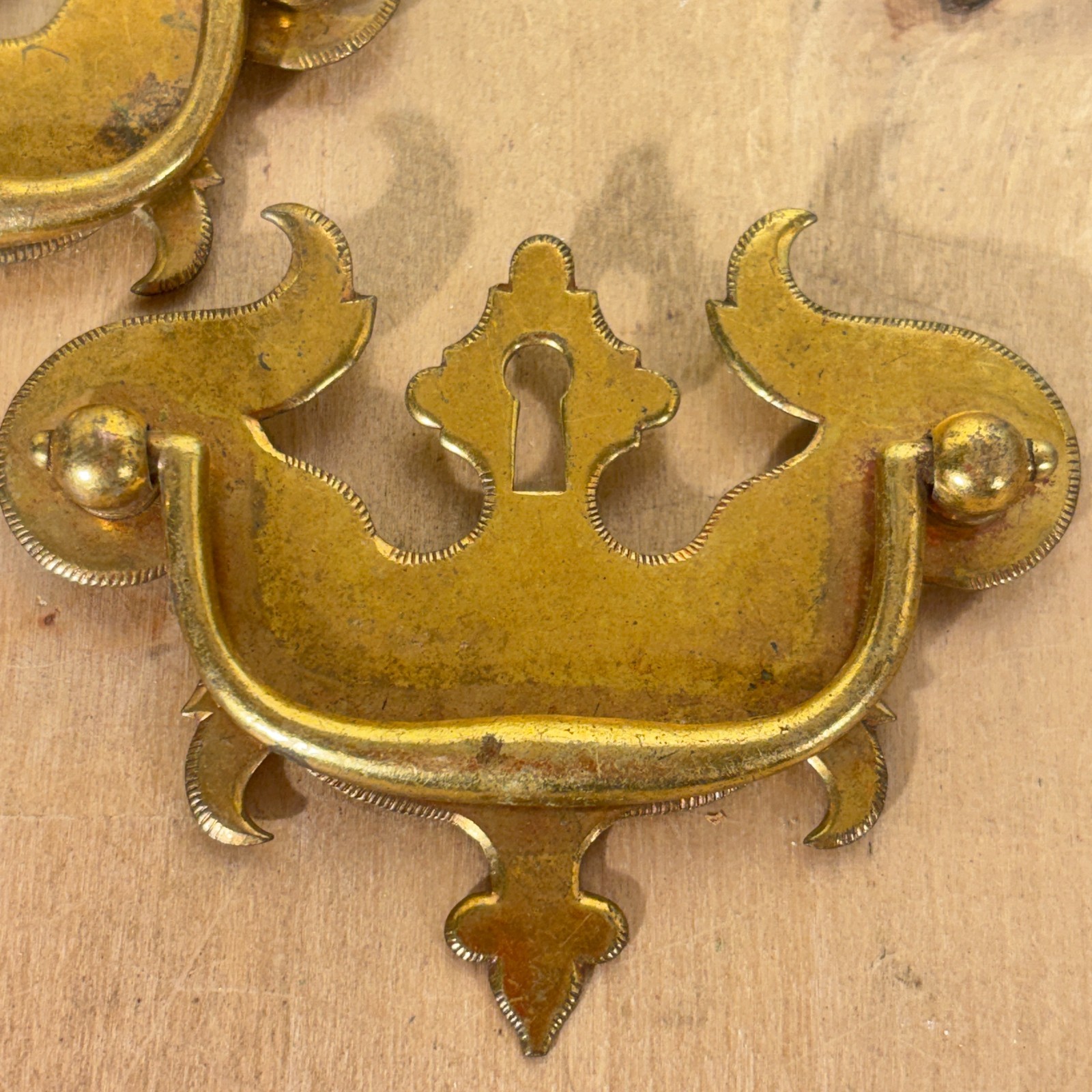 Pair Vtg Brass Chippendale Batwing Drawer Pulls w Etched Details on Edges #4686