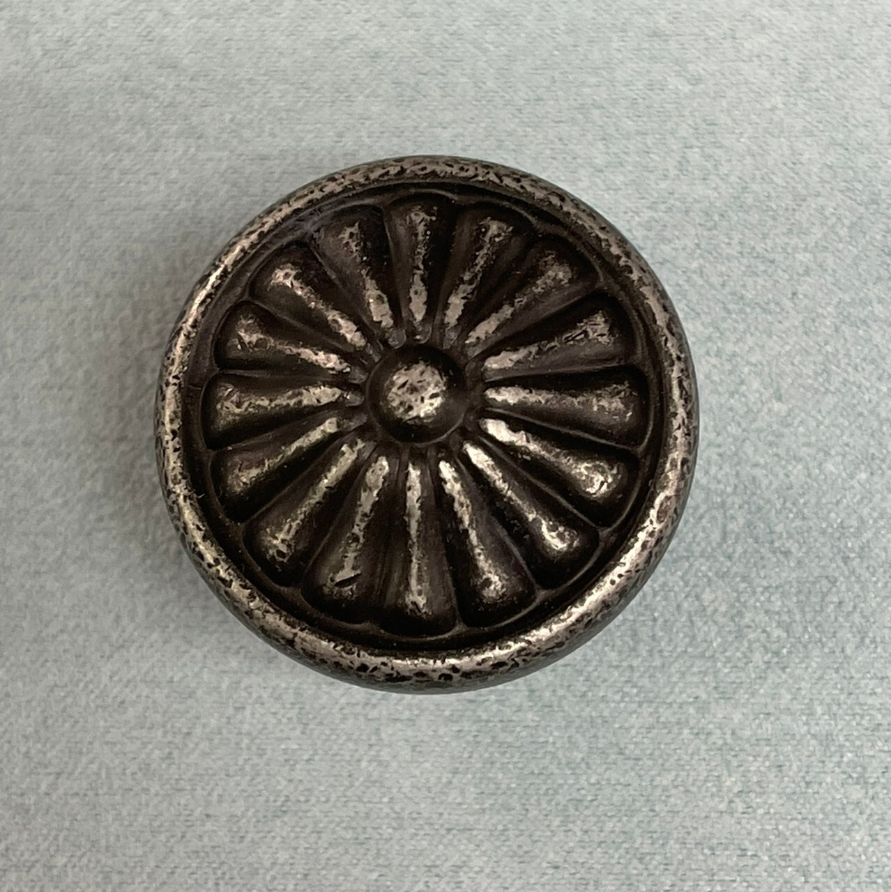(5 Pack) 1-1/4 inch Avante Round Floral Knob Antique English