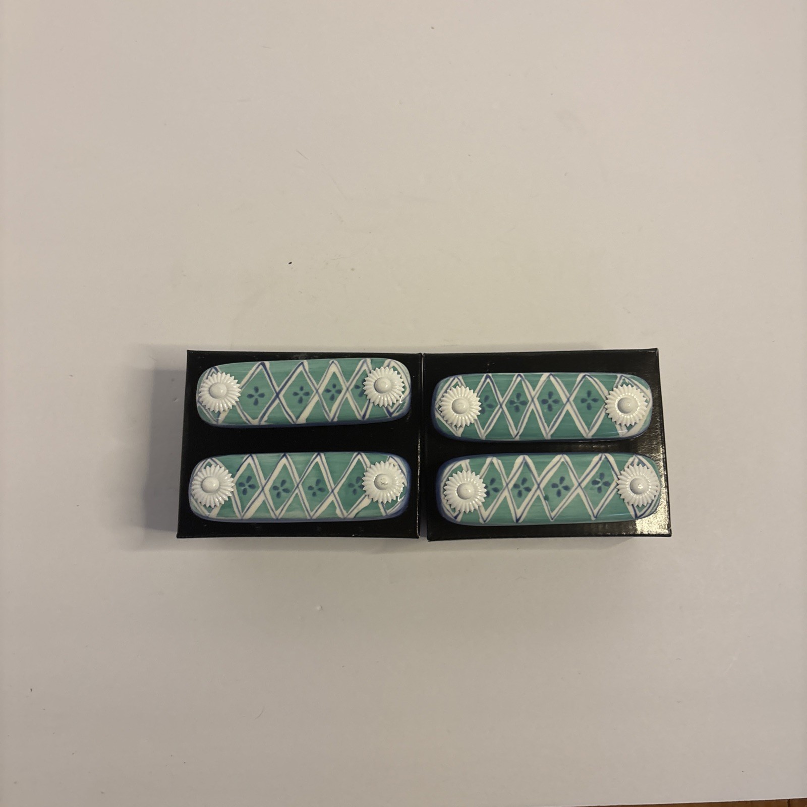 Lot of 4 turquoise /white vintage NOS ceramic floral-design drawer pulls