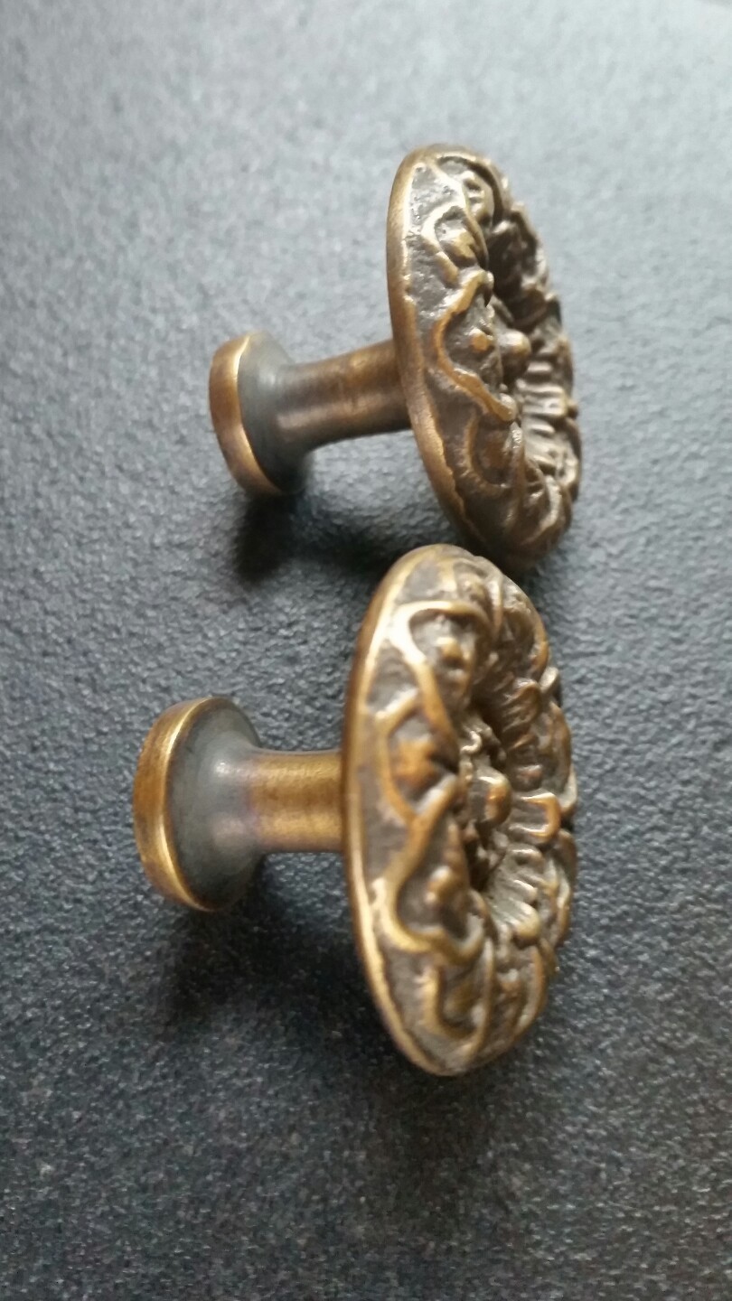 4 x Antique Vict. Style Solid Brass ROUND KNOBS Ornate FLORAL 1-1/4″ dia. #K25