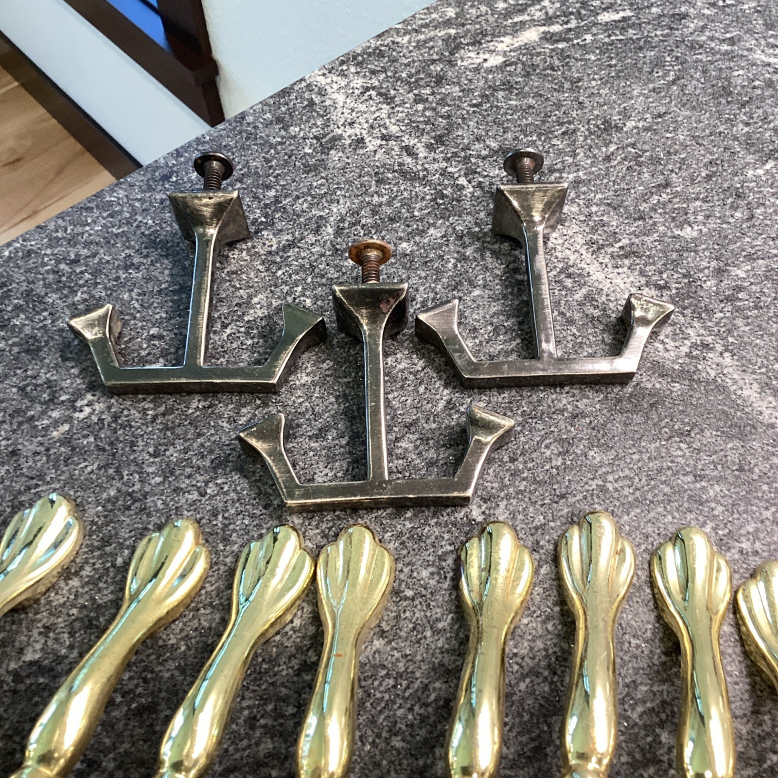 Vintage Reclaimed Hardware Drawer Pulls Handles Misc Mixed Lot 32 Pieces