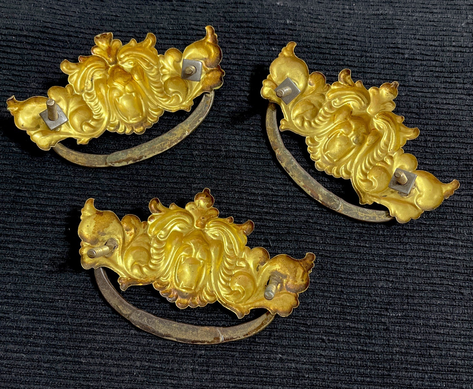 LION HEAD LOT OF 3 DRAWER PULLS BRASS BACKPLATE, METAL HANDLE ANTIQUE-VINTAGE ⭐️